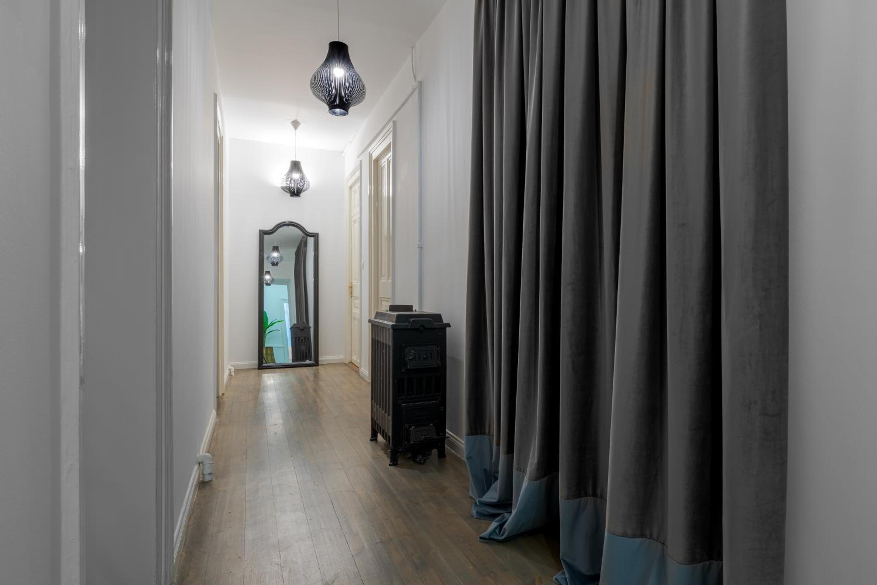 2 Mazi Suites
