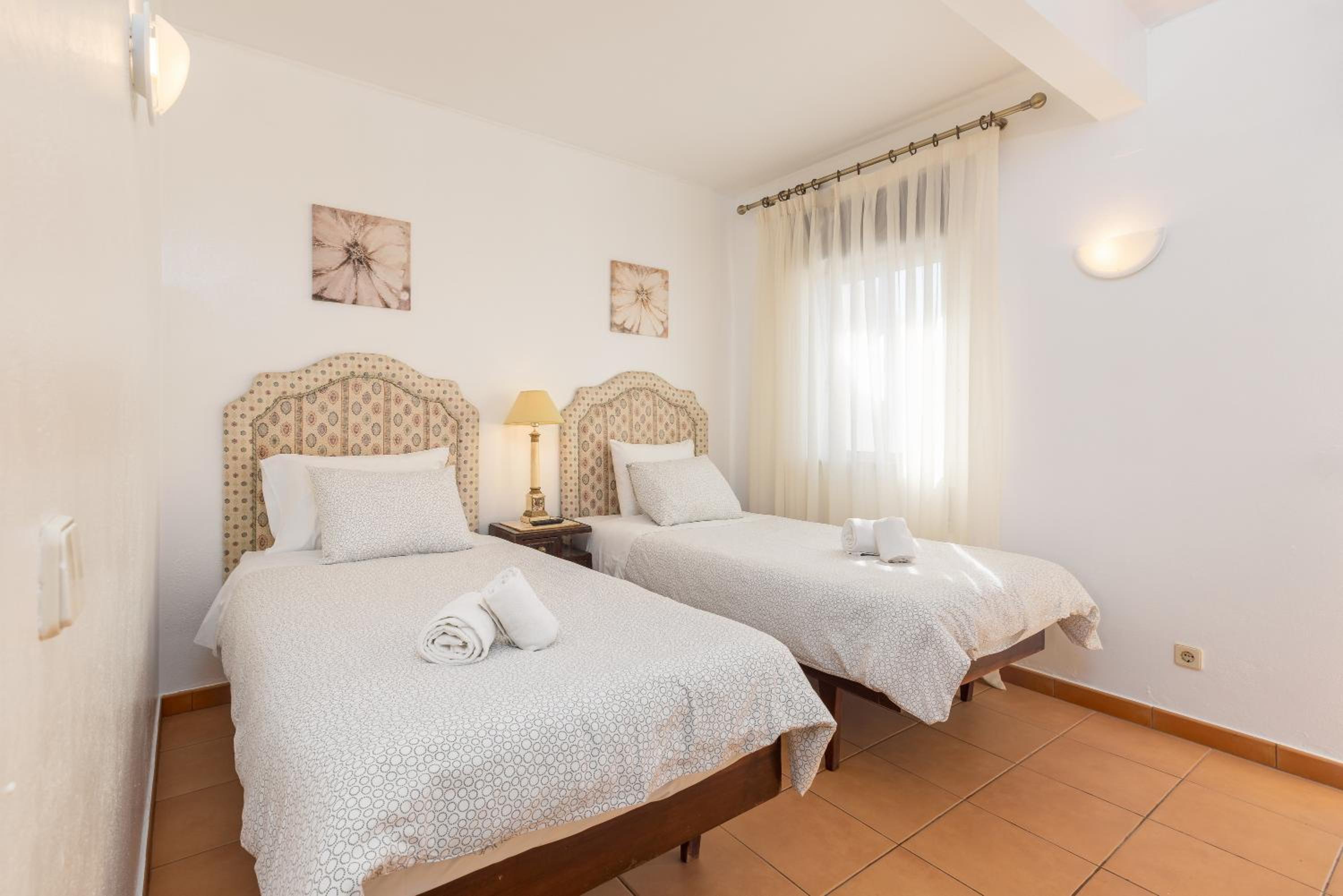 Oceanview Apartment A by Sequeira view 3