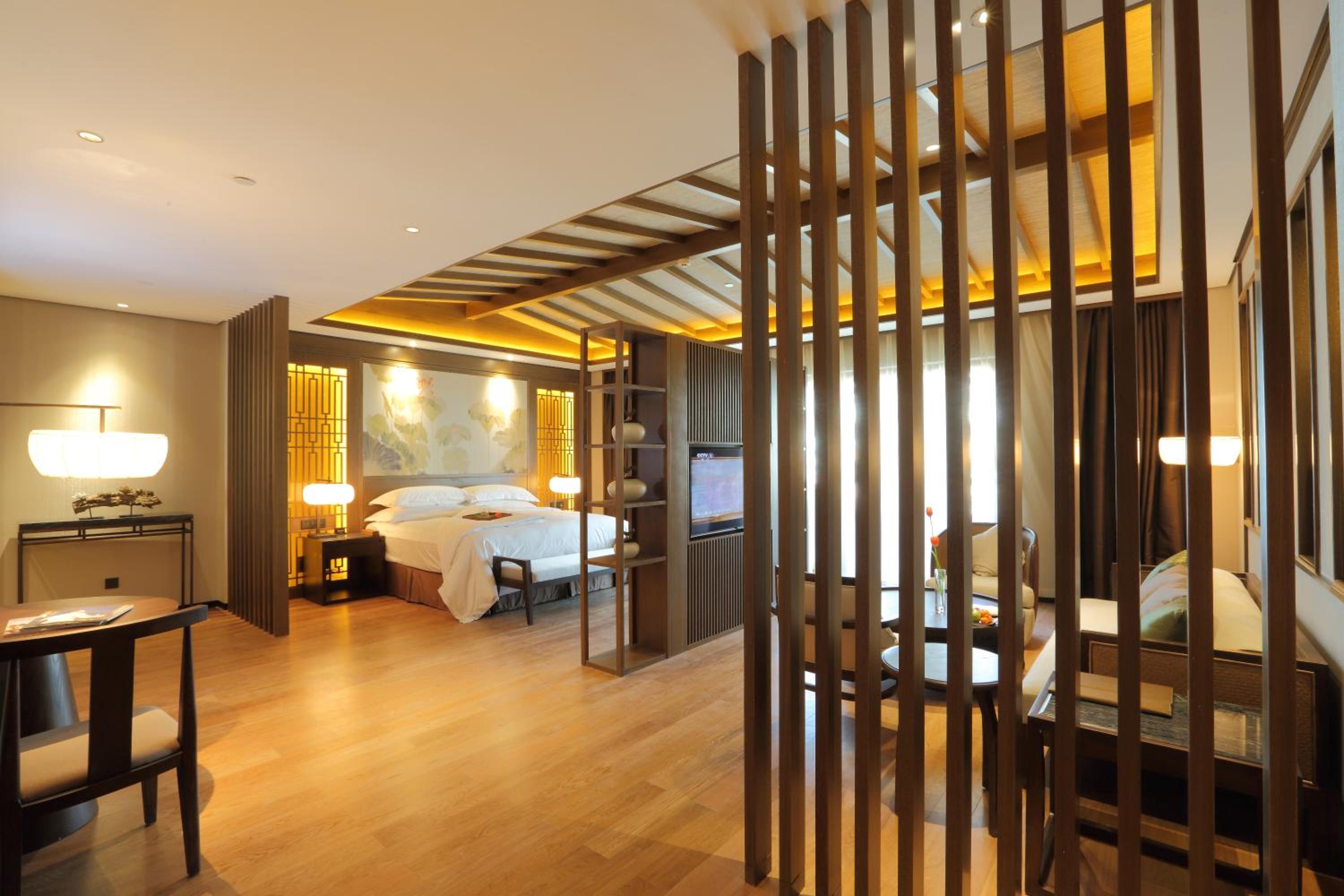 SN Zhejiang LinHai International Hotel - Property Image 1