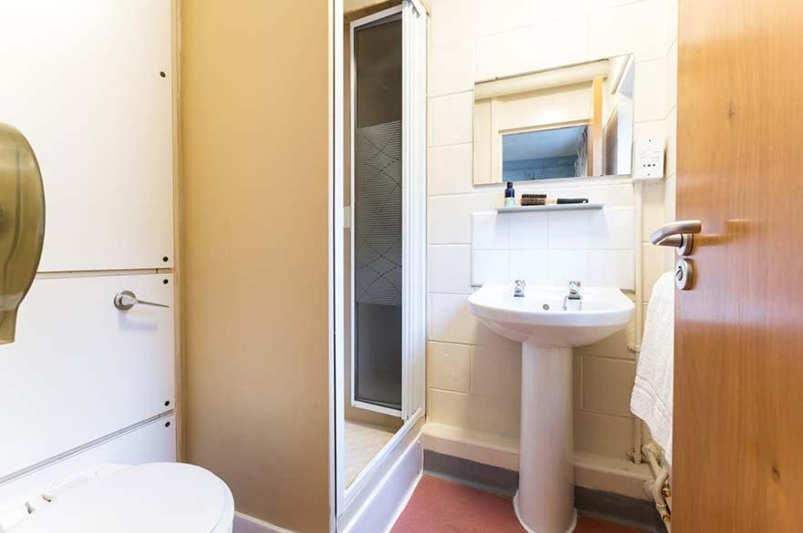 Ensuite Bedrooms with Shared Kitchen and Apartments at Simpsons Hall in Nottingham