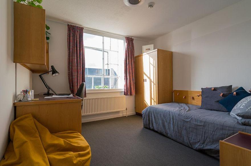 Ensuite Bedrooms with Shared Kitchen and Apartments at Simpsons Hall in Nottingham