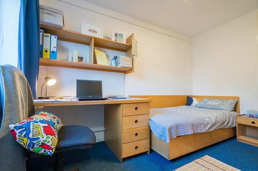 Ensuite Bedrooms with Shared Kitchen and Apartments at Simpsons Hall in Nottingham