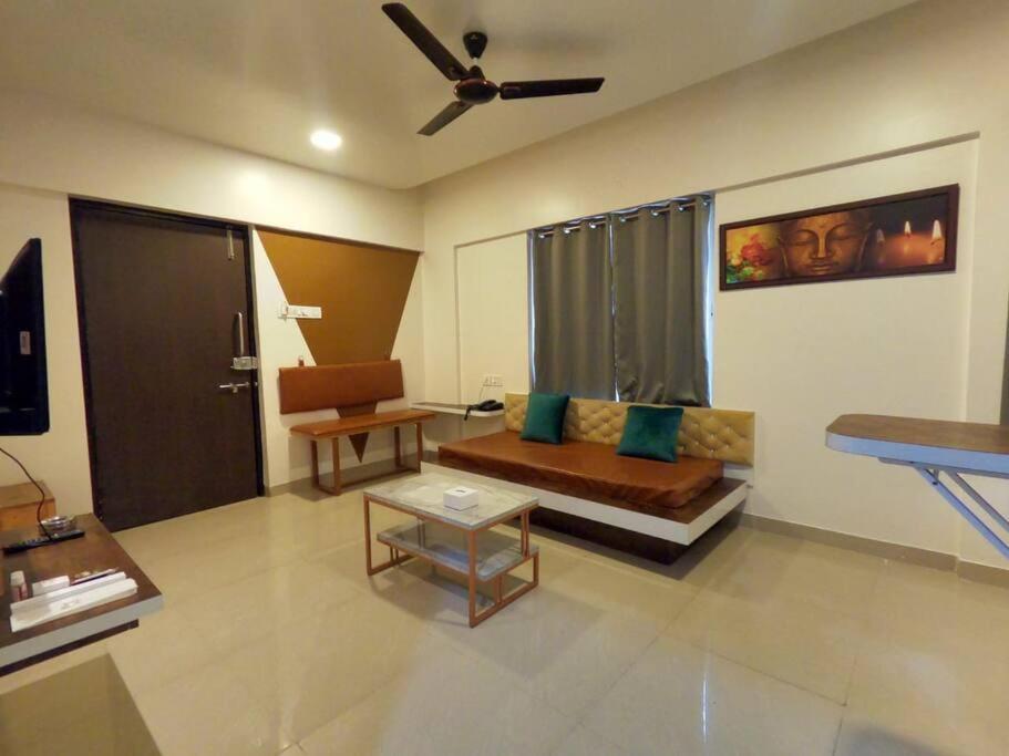 Copper 11 Service Apartments -SB Road, Shivaji Nagar, Pune view 2