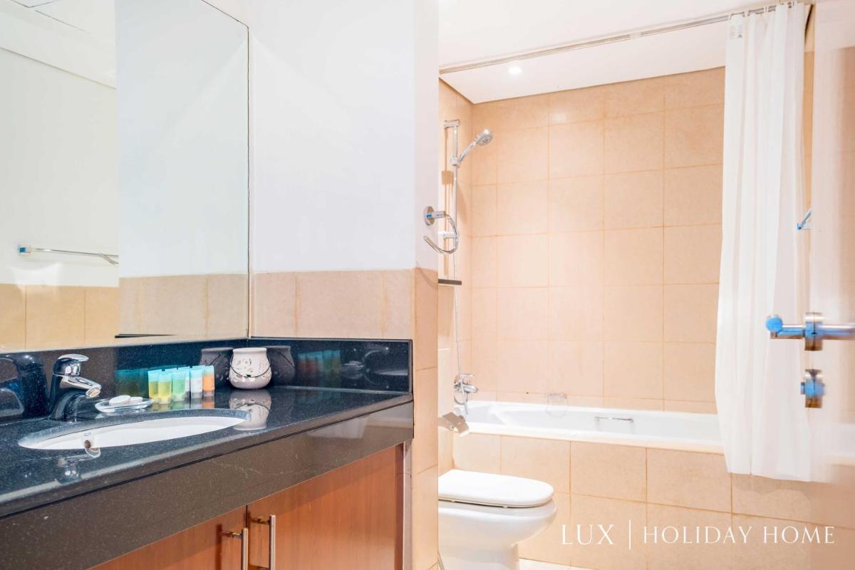 LUX The Downtown Boulevard Studio