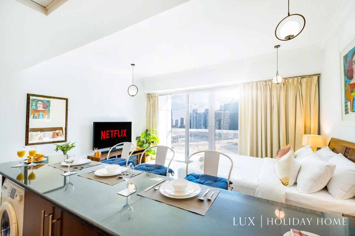 LUX The Downtown Boulevard Studio