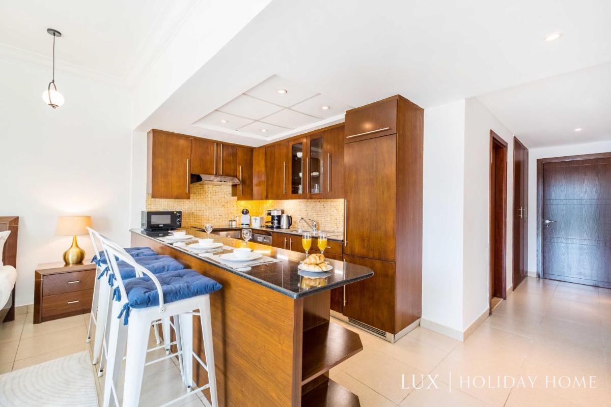 LUX The Downtown Boulevard Studio