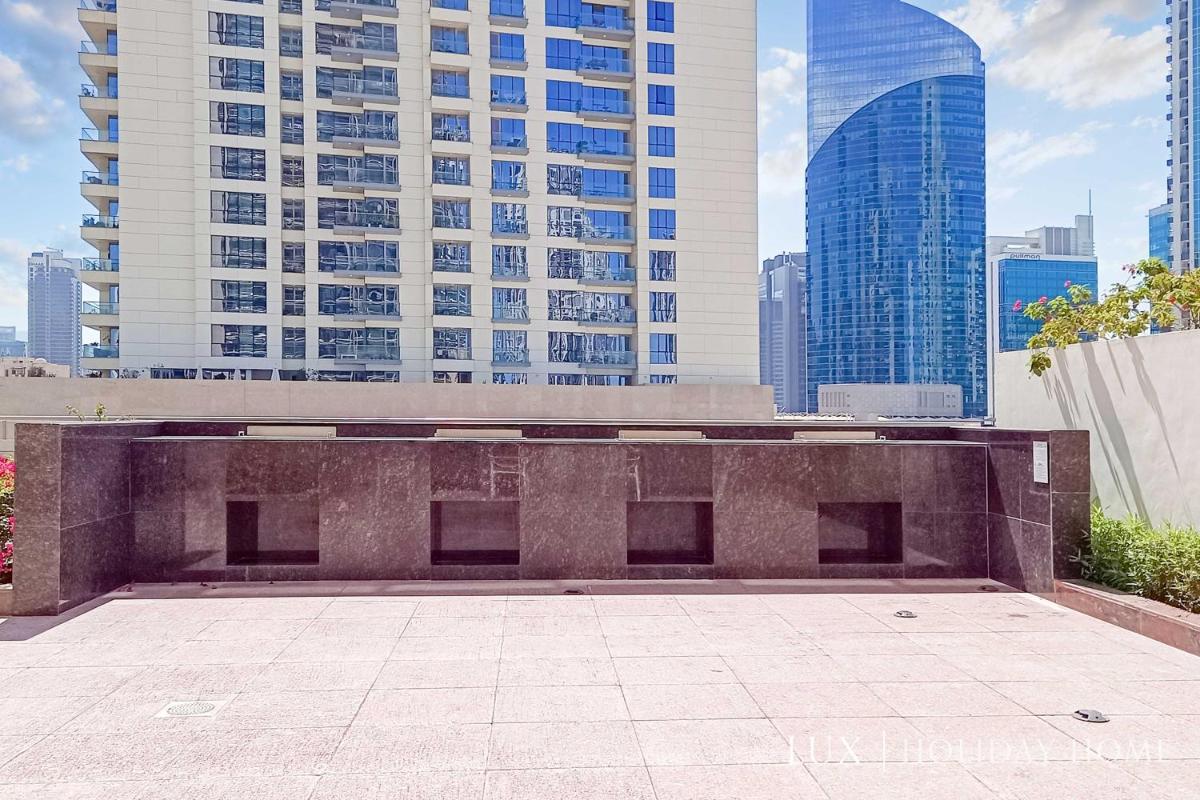 LUX The Downtown Boulevard Studio