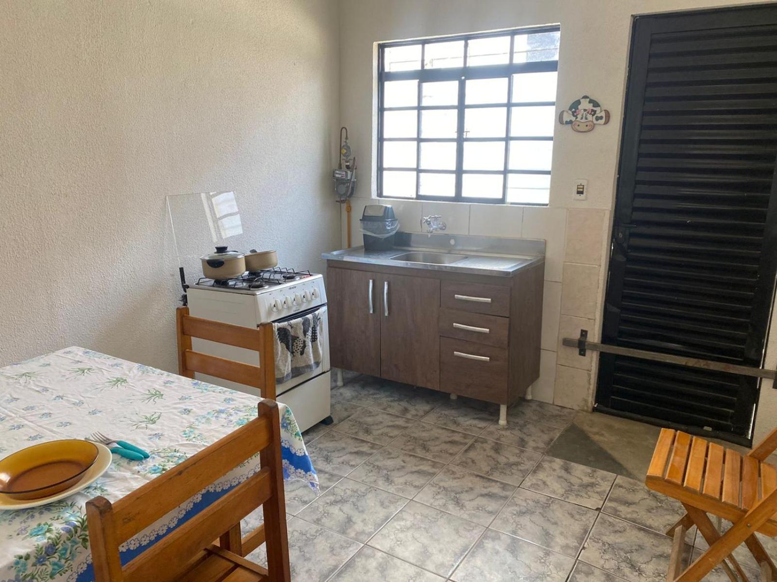 Apartamento Inteiro Central 2 Quartos e Kitnet Inteira 01 quarto
