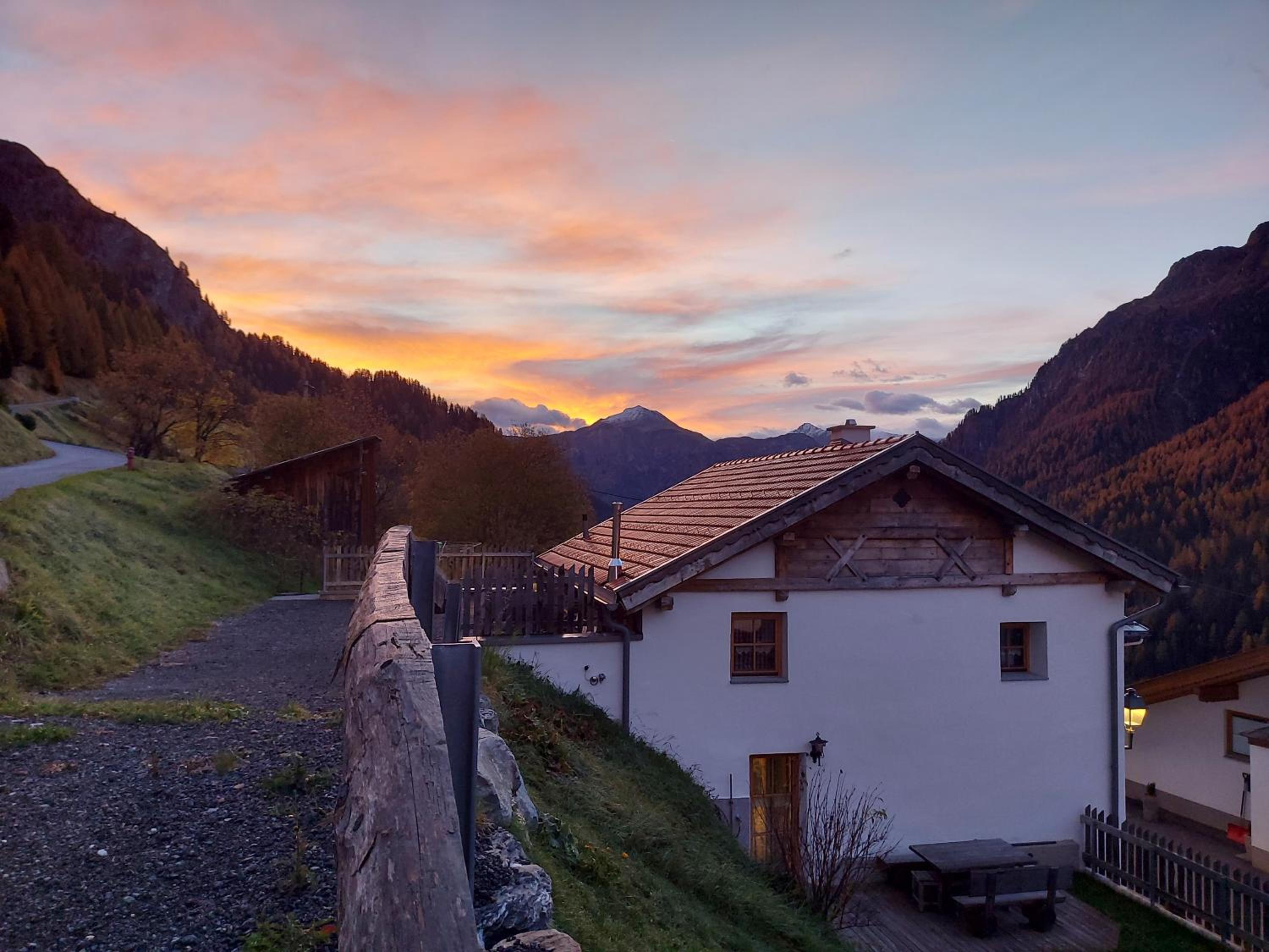 Haus Edelweiss Alpine Chalet near Samnaun