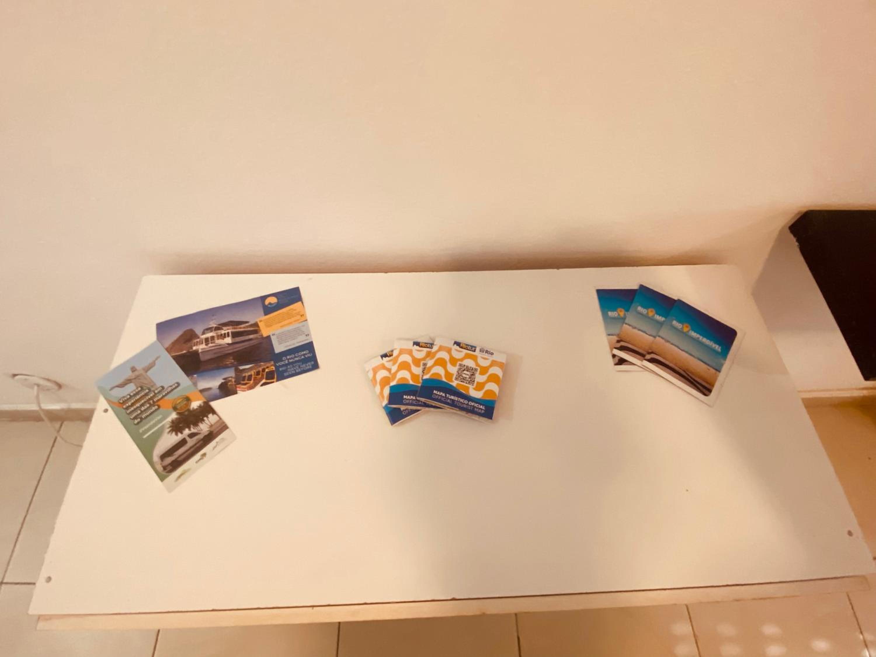 Studio completo ENTRADA pela PRAIA DE COPACABANA, com ar, wifi, netflix, até 4 pessoas, pauloangerami AA3806
