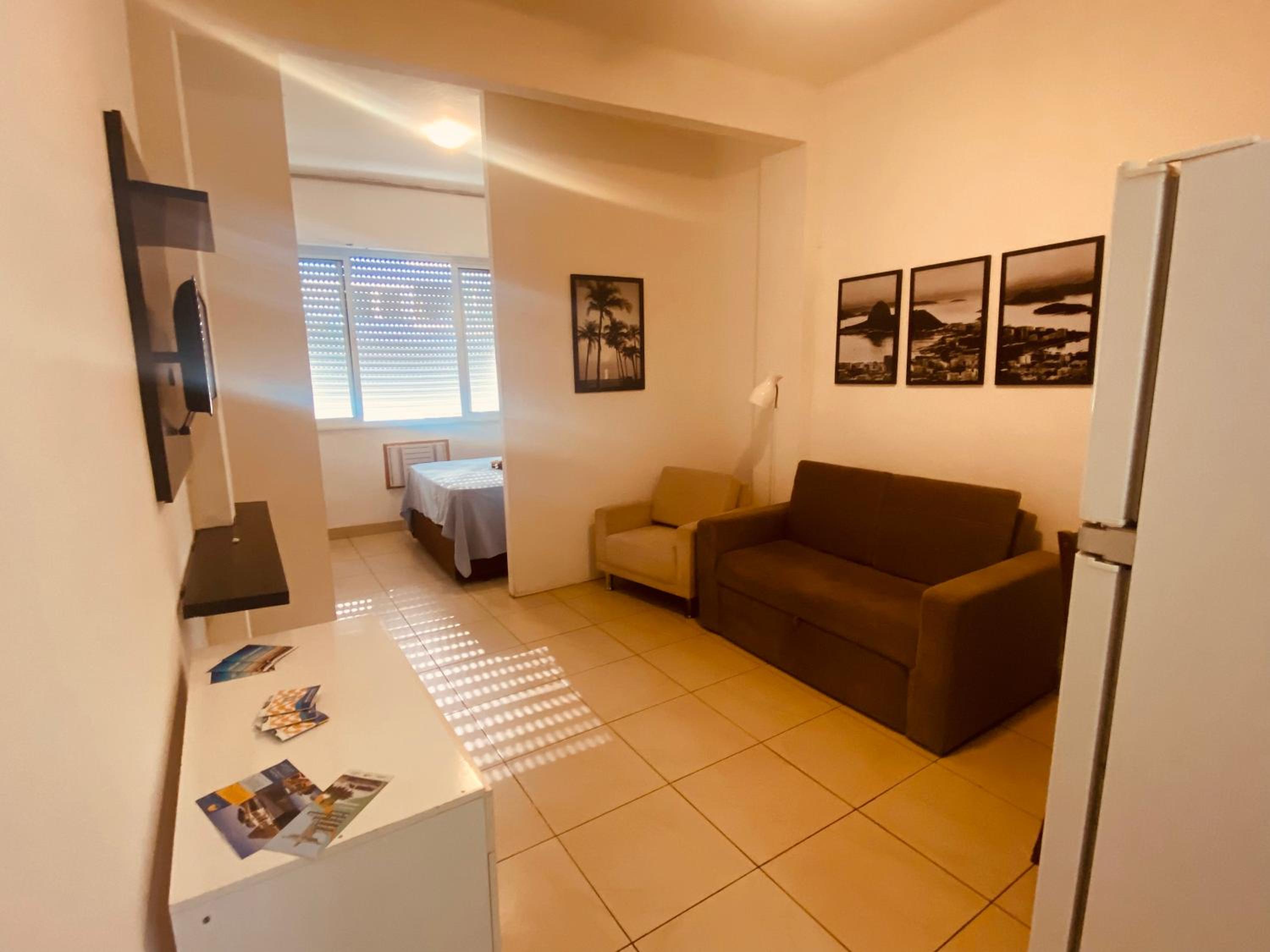 Studio completo ENTRADA pela PRAIA DE COPACABANA, com ar, wifi, netflix, até 4 pessoas, pauloangerami AA3806