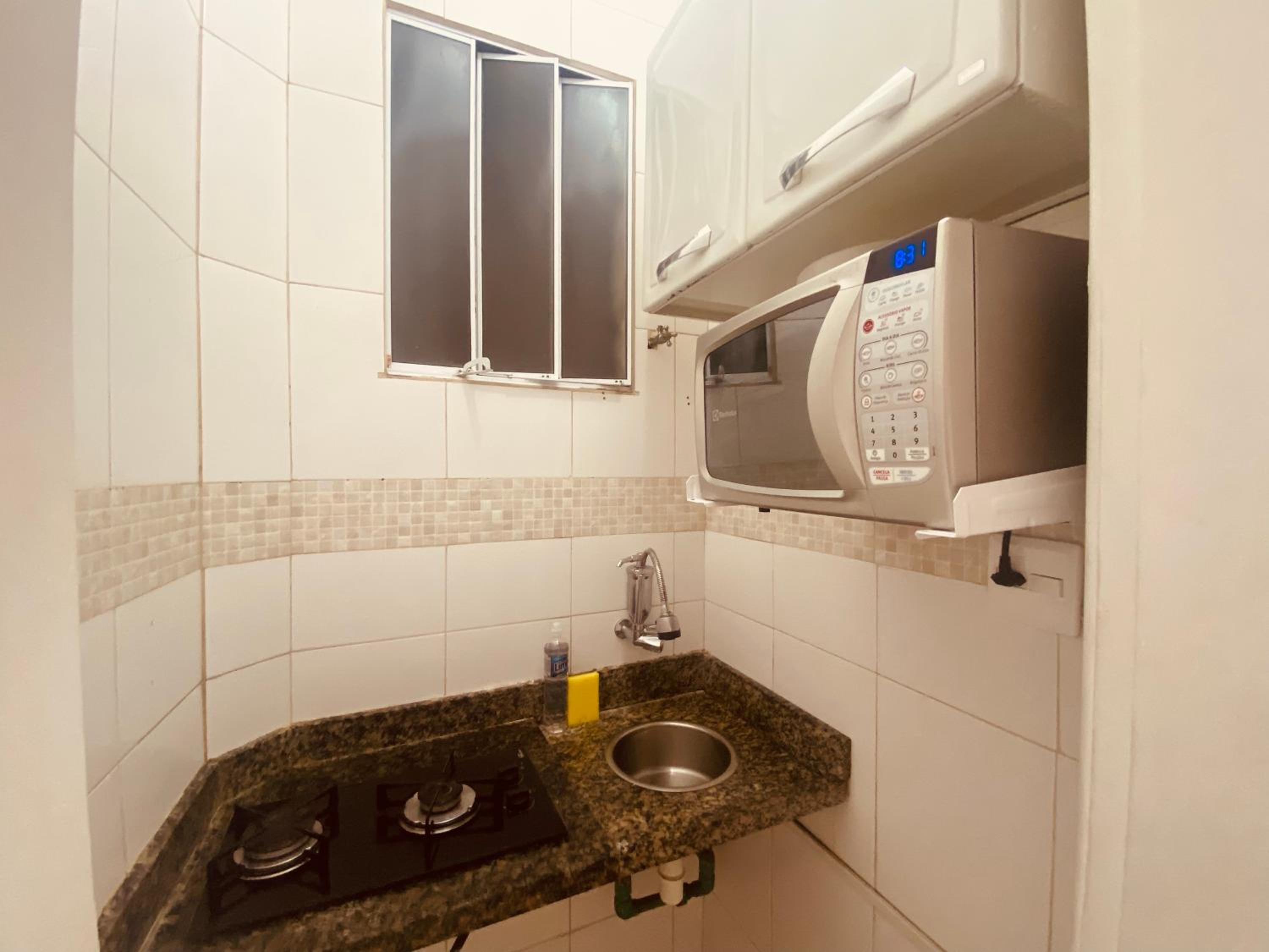 Studio completo ENTRADA pela PRAIA DE COPACABANA, com ar, wifi, netflix, até 4 pessoas, pauloangerami AA3806