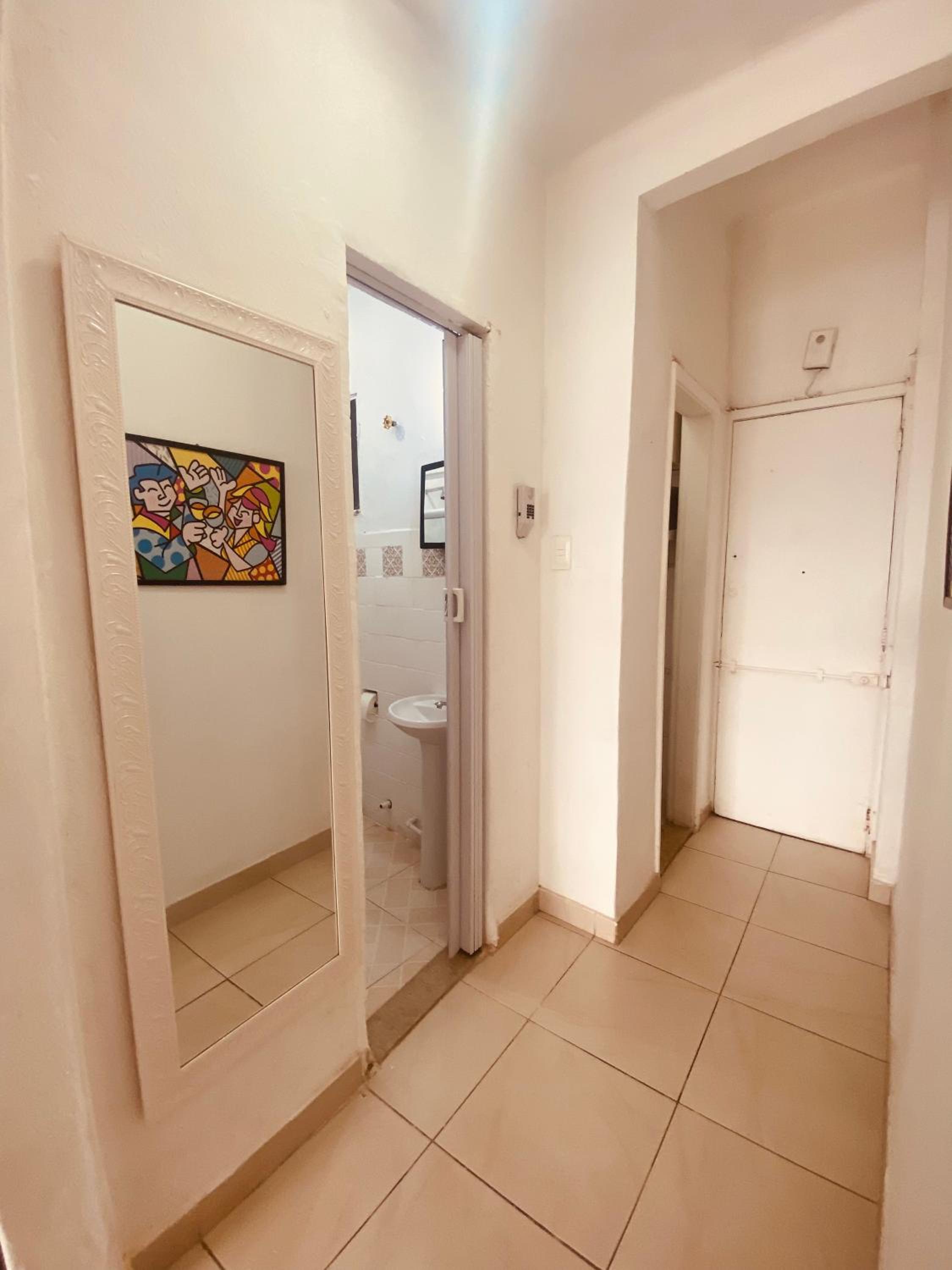 Studio completo ENTRADA pela PRAIA DE COPACABANA, com ar, wifi, netflix, até 4 pessoas, pauloangerami AA3806