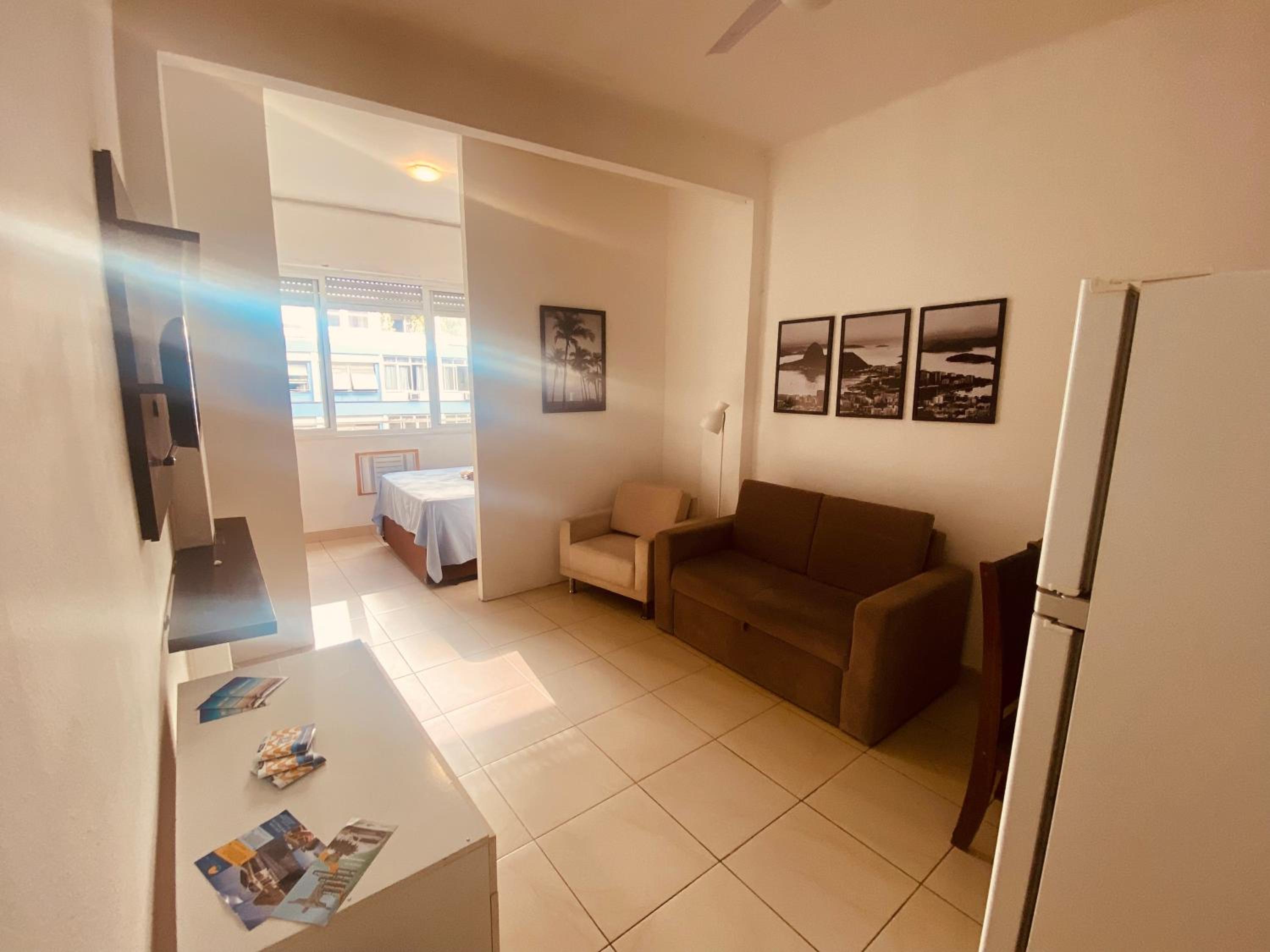 Studio completo ENTRADA pela PRAIA DE COPACABANA, com ar, wifi, netflix, até 4 pessoas, pauloangerami AA3806