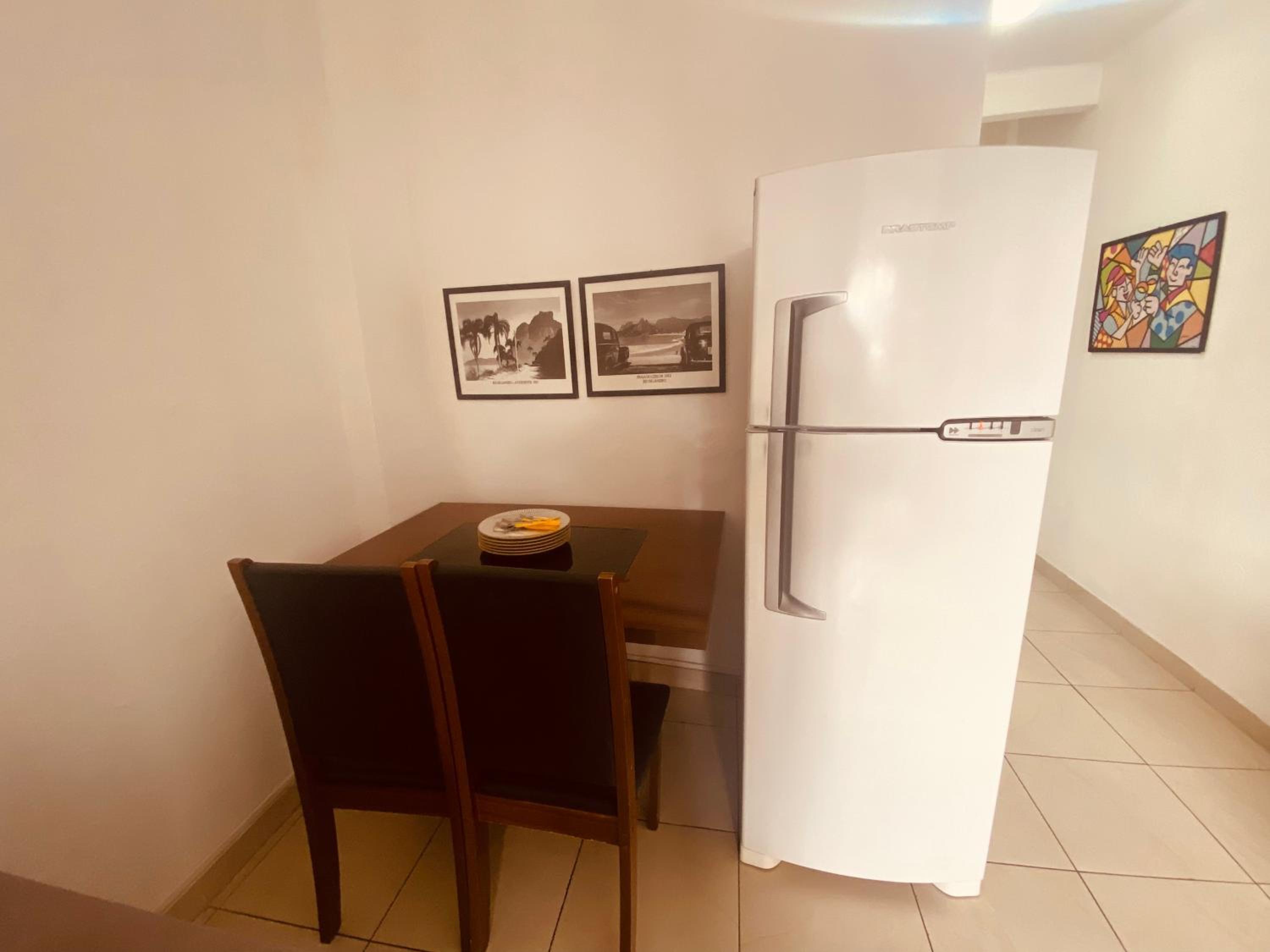 Studio completo ENTRADA pela PRAIA DE COPACABANA, com ar, wifi, netflix, até 4 pessoas, pauloangerami AA3806