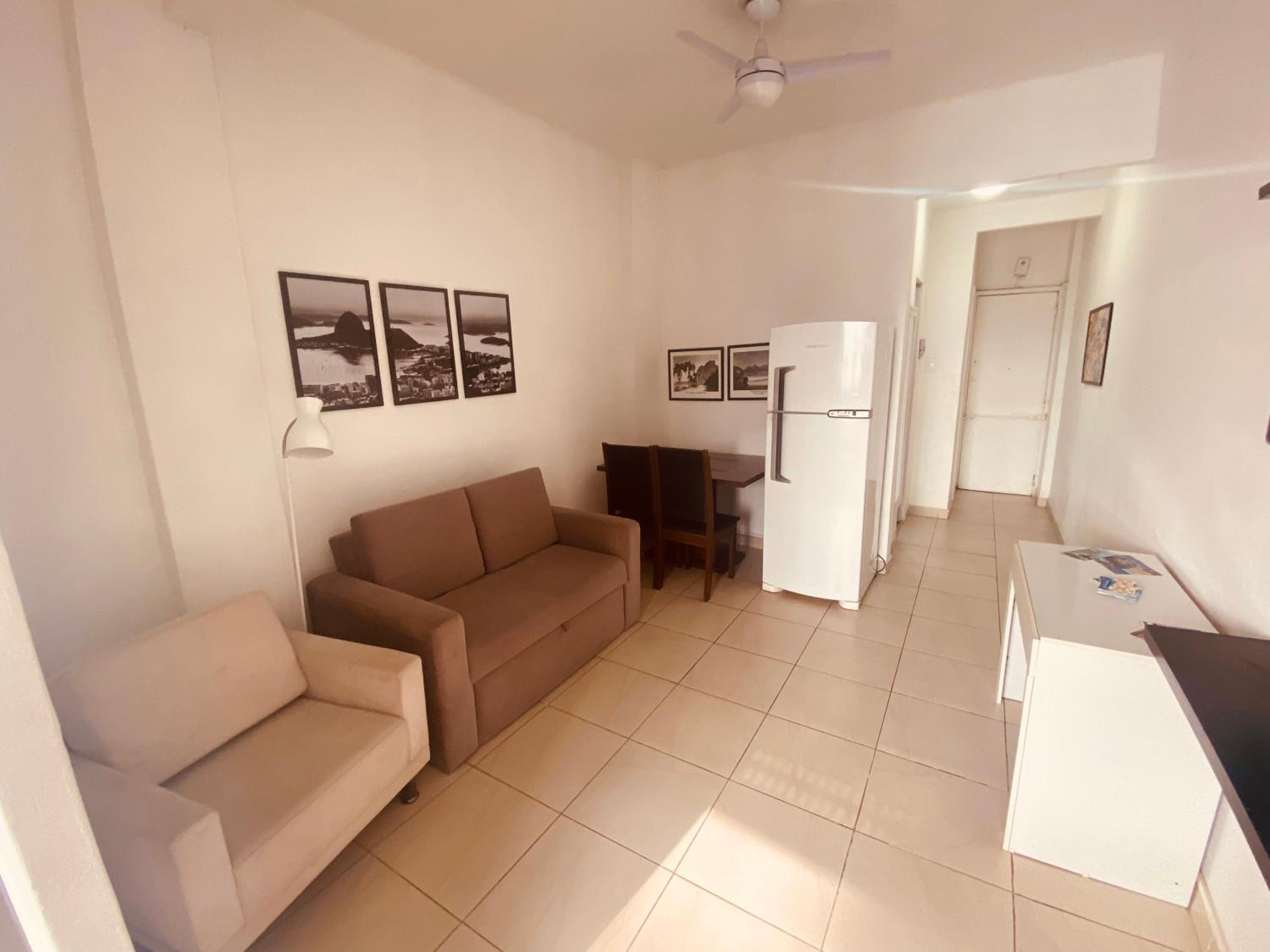 Studio completo ENTRADA pela PRAIA DE COPACABANA, com ar, wifi, netflix, até 4 pessoas, pauloangerami AA3806