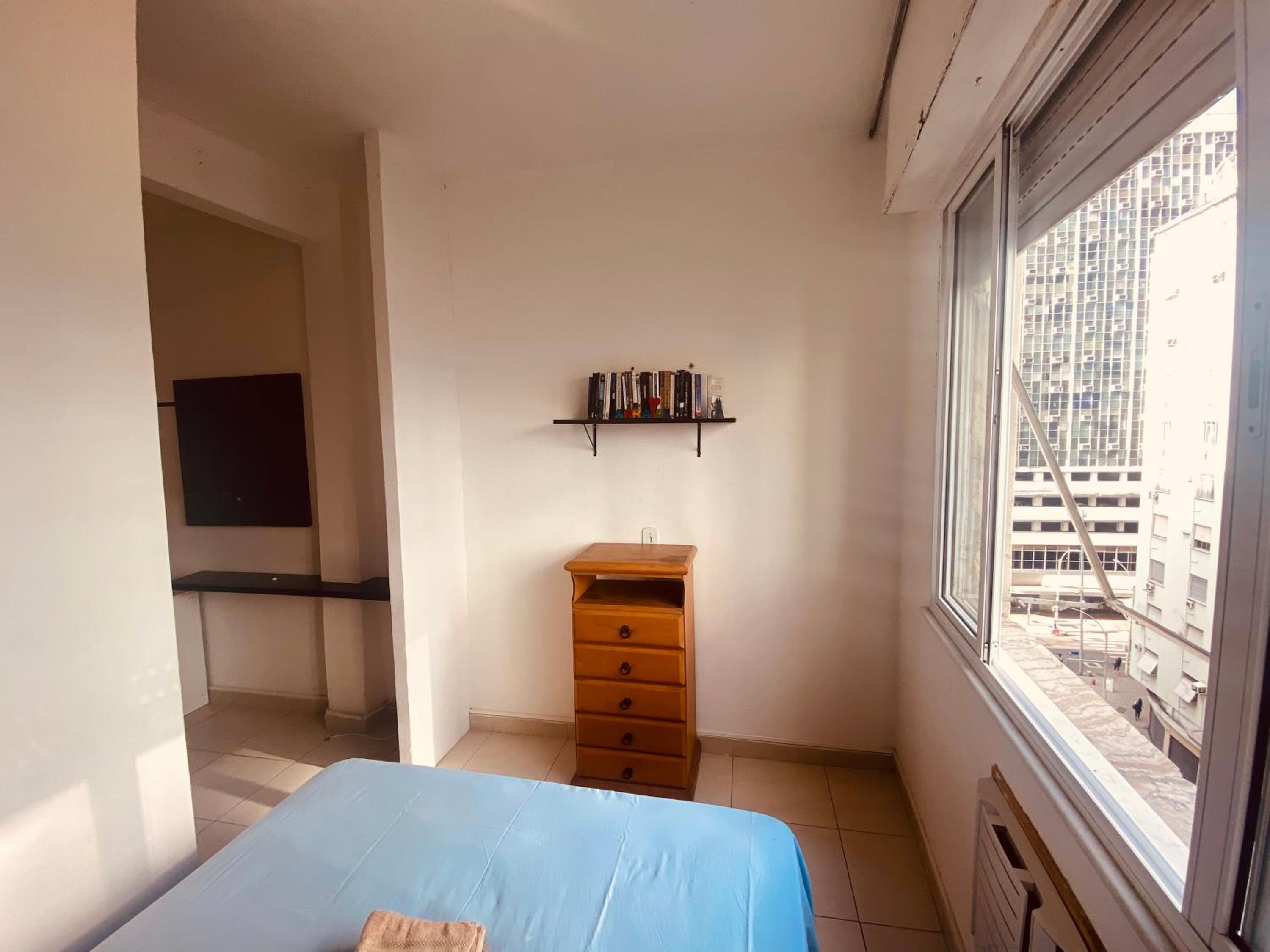 Studio completo ENTRADA pela PRAIA DE COPACABANA, com ar, wifi, netflix, até 4 pessoas, pauloangerami AA3806
