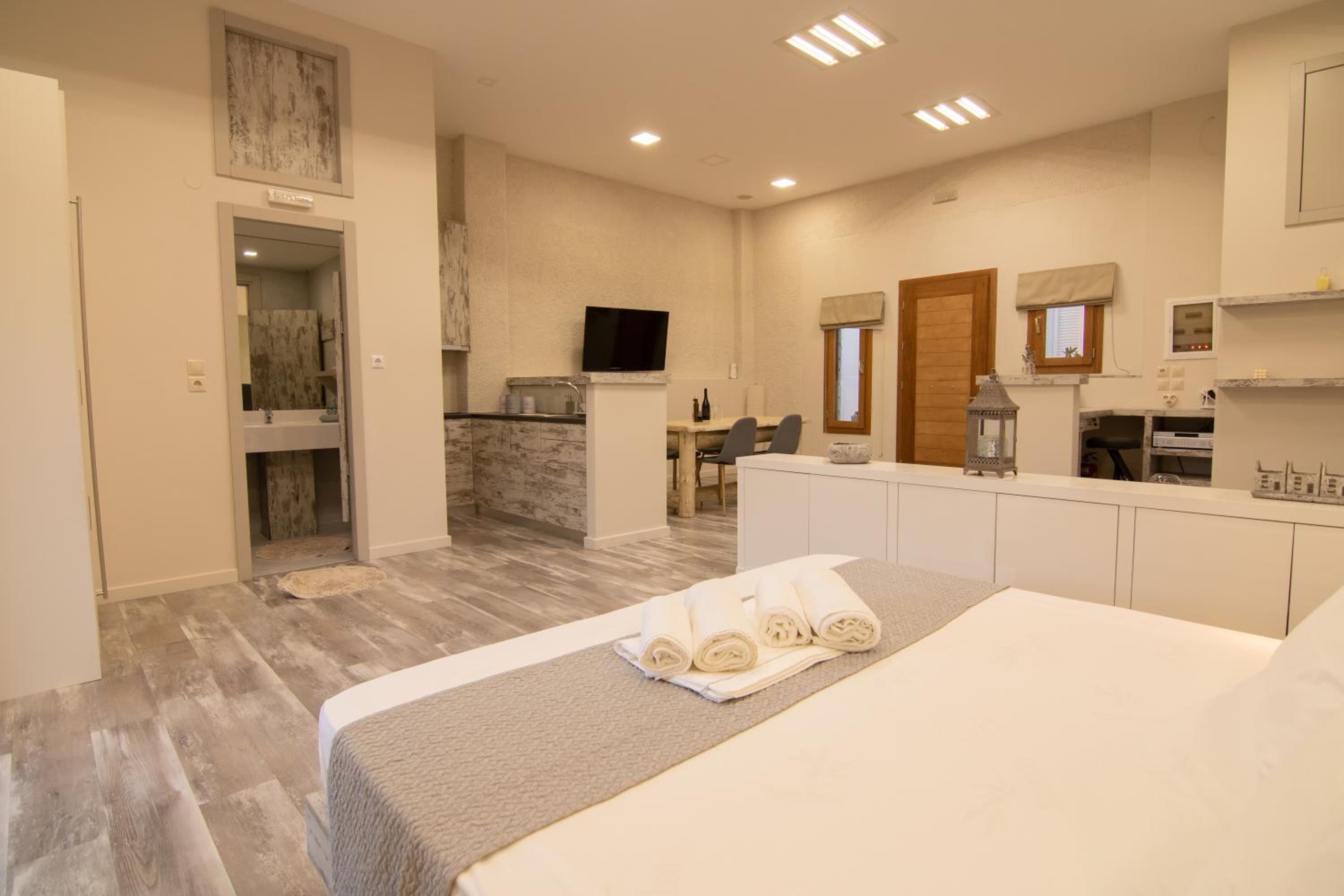 The Mountain House By Plakalona Villas & Apartments view 5