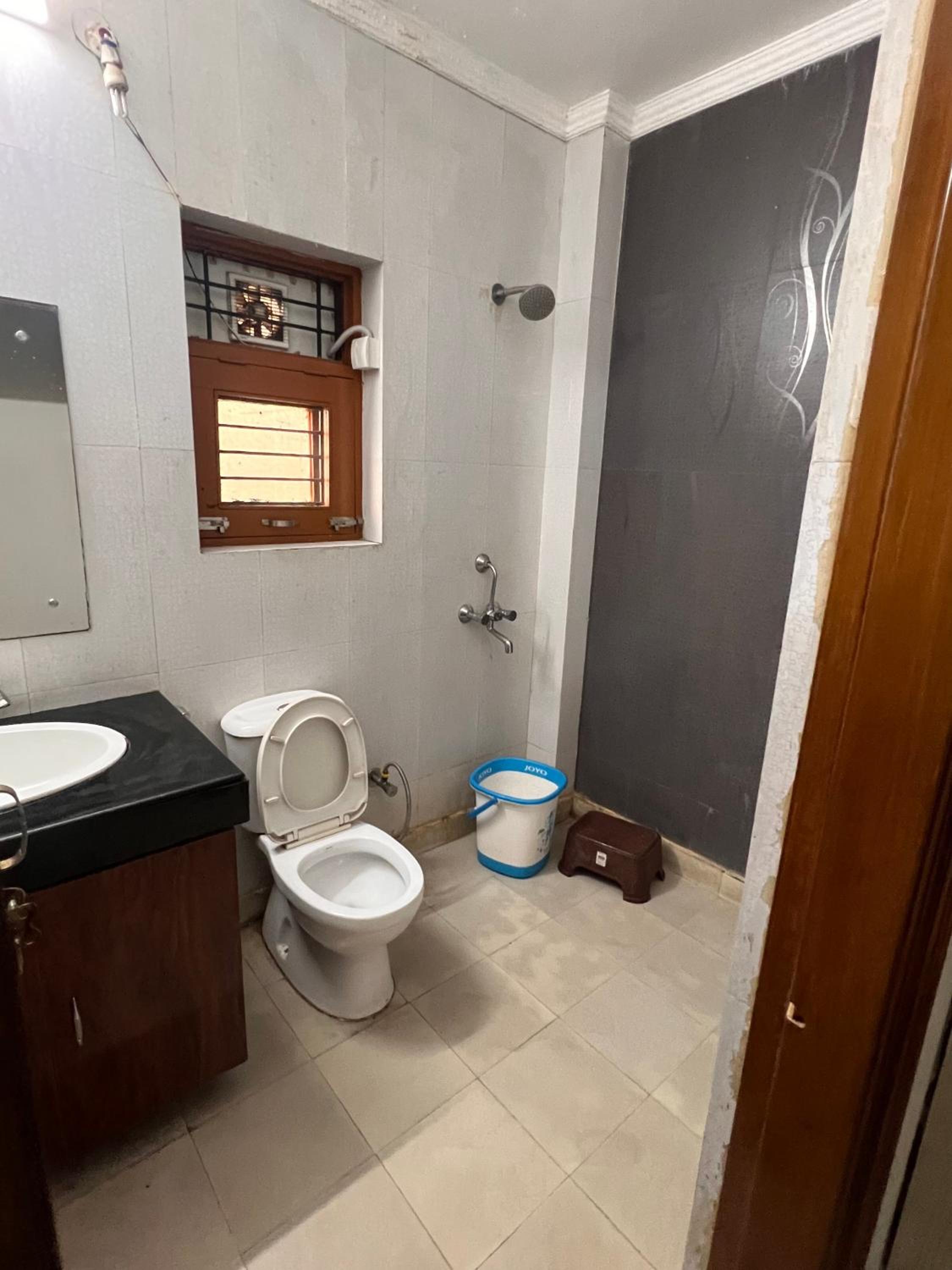 Entire floor 2BHK with full Kitchen Near Medanta hospital view 2
