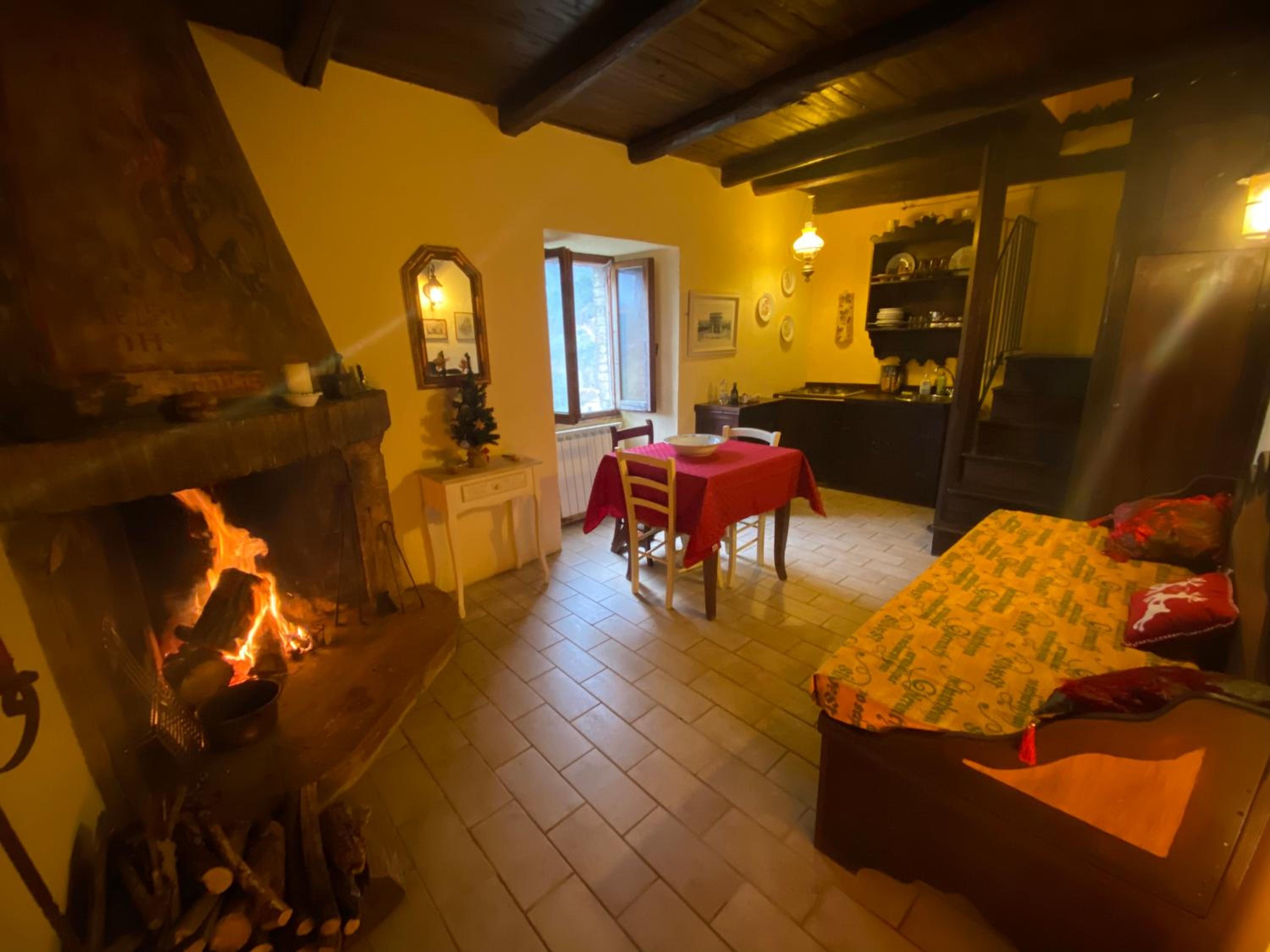 Il borgo di Firenzuola Camere con camino view 2