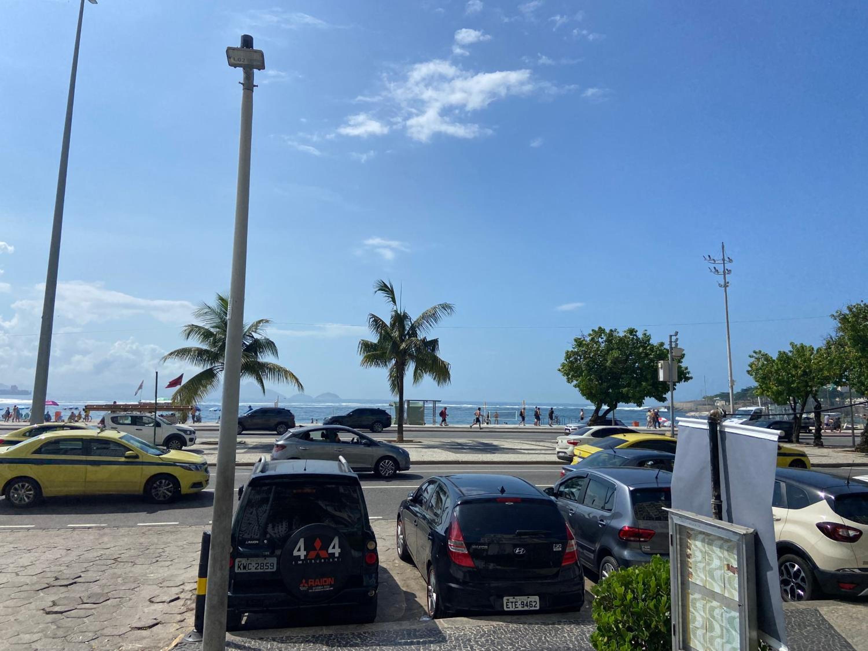 Studio completo ENTRADA pela PRAIA DE COPACABANA, com ar, wifi, netflix, até 4 pessoas, pauloangerami AA3806