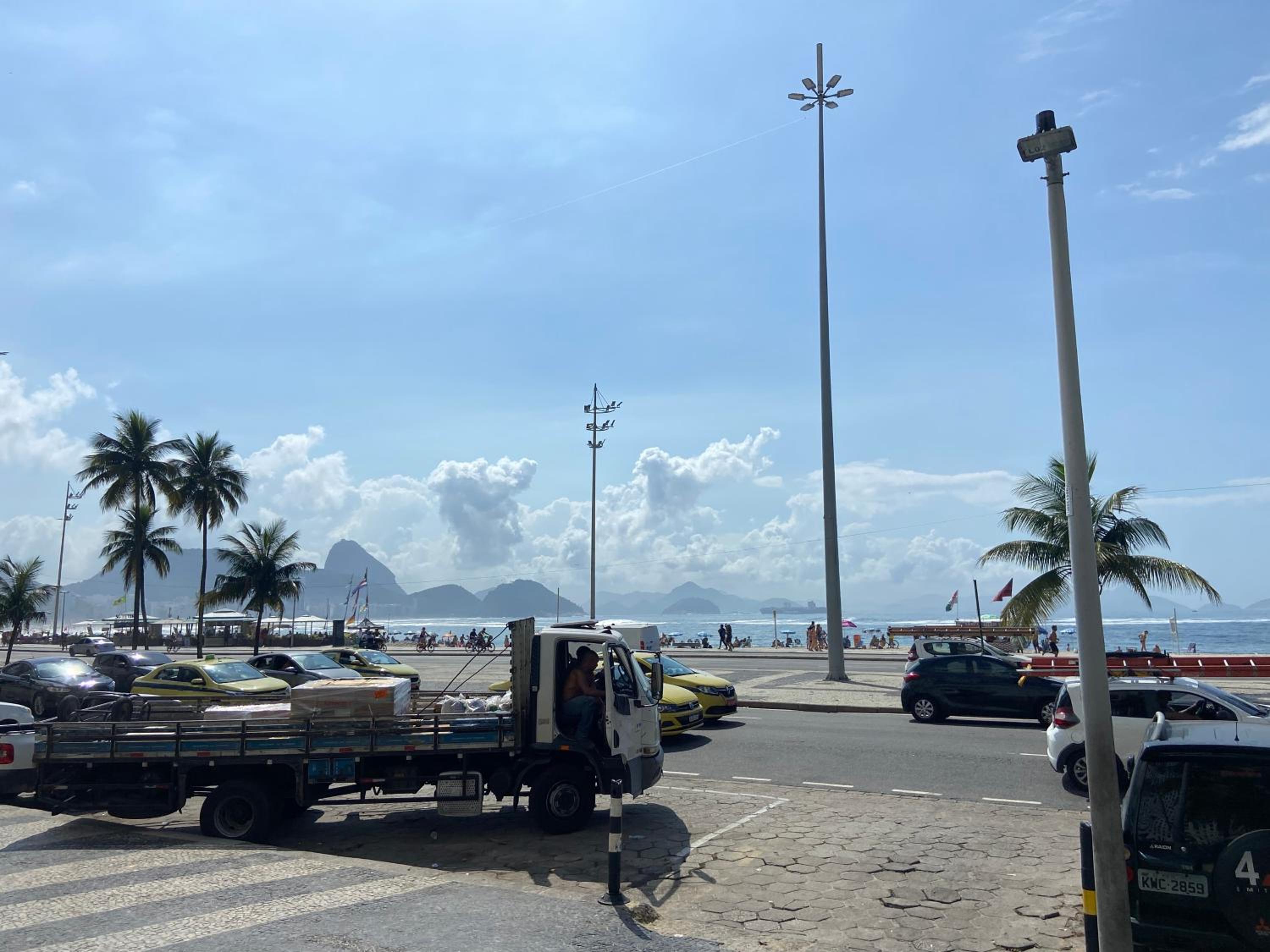 Studio completo ENTRADA pela PRAIA DE COPACABANA, com ar, wifi, netflix, até 4 pessoas, pauloangerami AA3806