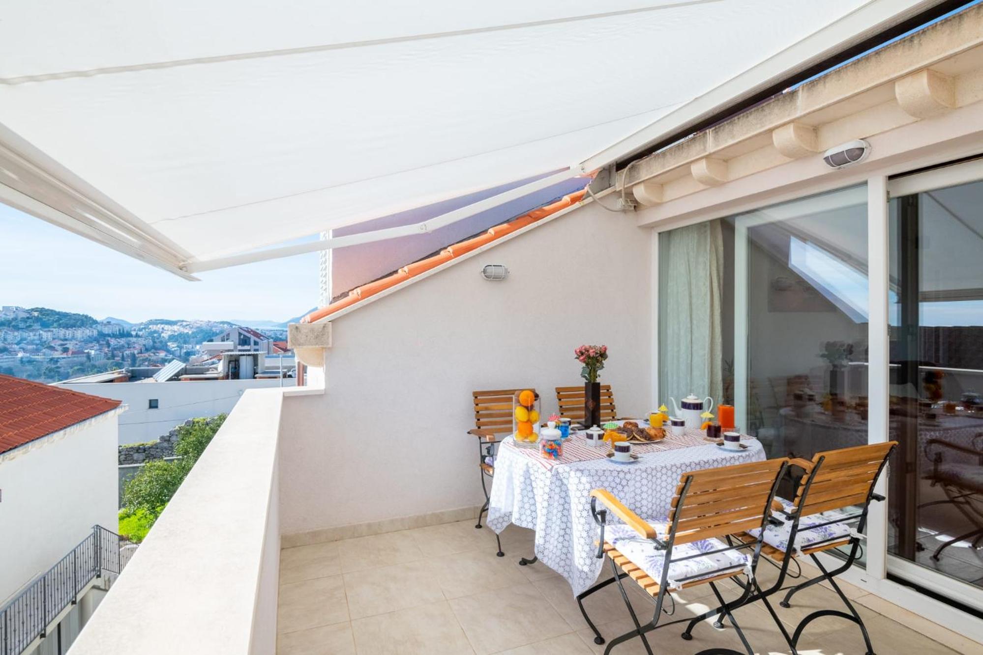 Hotel Chiefs Suite - Kriste - Image 1