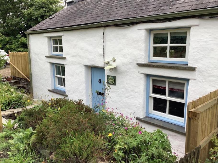 Penrallt-Fach Traditional Welsh cottage Pembrokeshire view 2