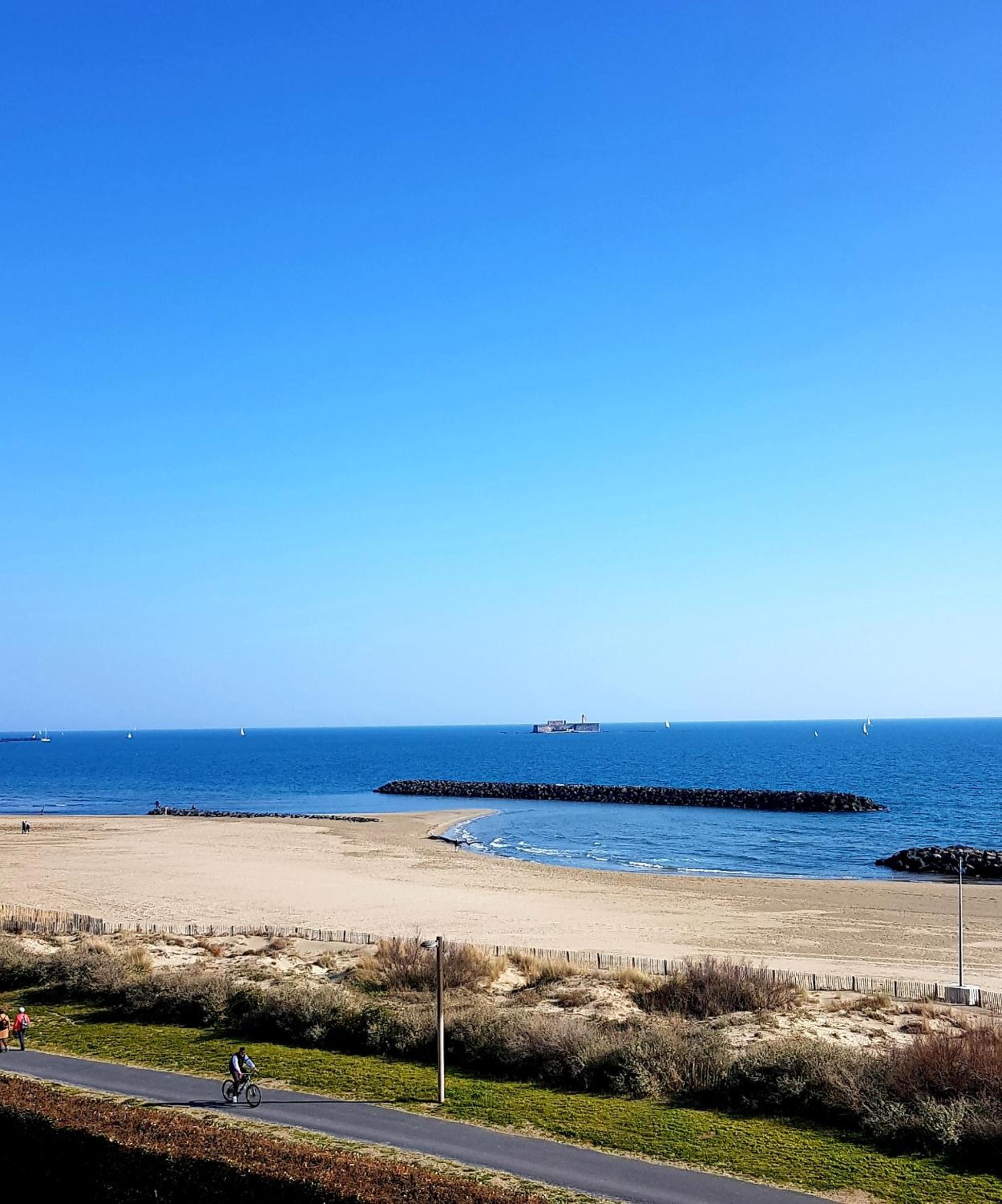 MOM' Blue Paradise Front De Mer 3 étoiles 61 m2 CAP'Diem 3 Clim - Idéal pr un Séjour de 15j ou plus ! Wifi, lit 160 - 4è Ascenseur, Parking, Piscine, Pétan