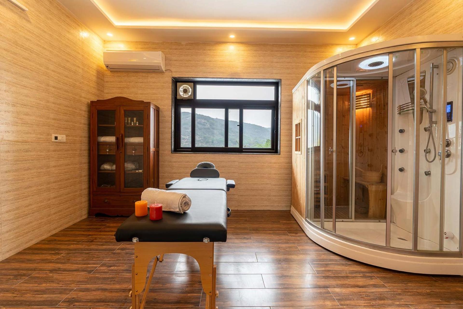 BrookVale Manor by StayVista - Private Pool, BBQ, Views at Haryana view 3