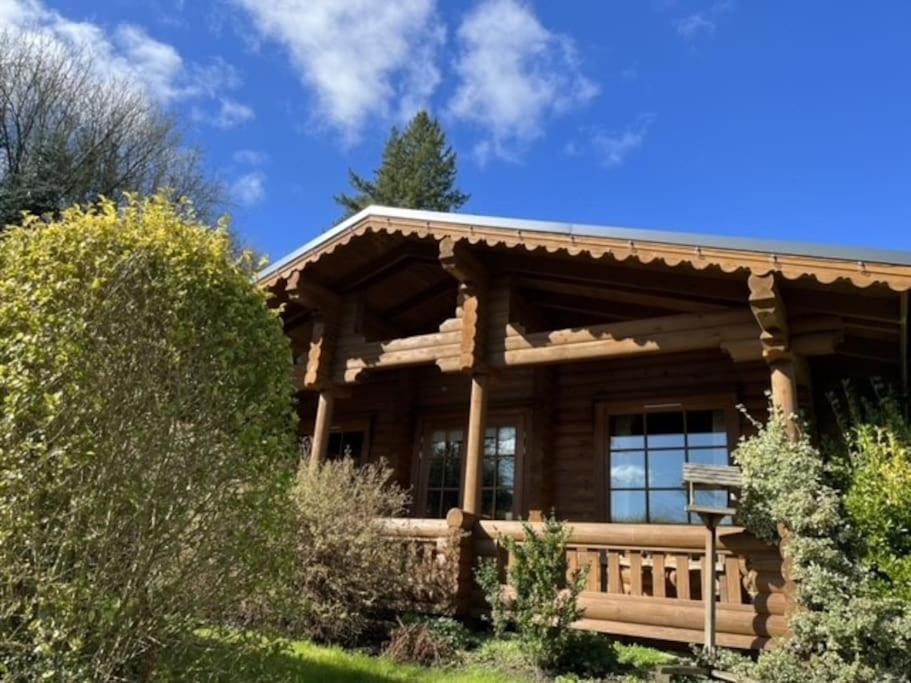 Hotel Beautiful 2 Bedroom Log Cabin With Private Hot Tub - Elm