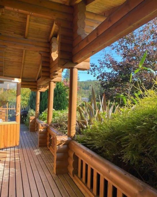 Beautiful 2 Bedroom Log Cabin With Private Hot Tub - Elm view 5