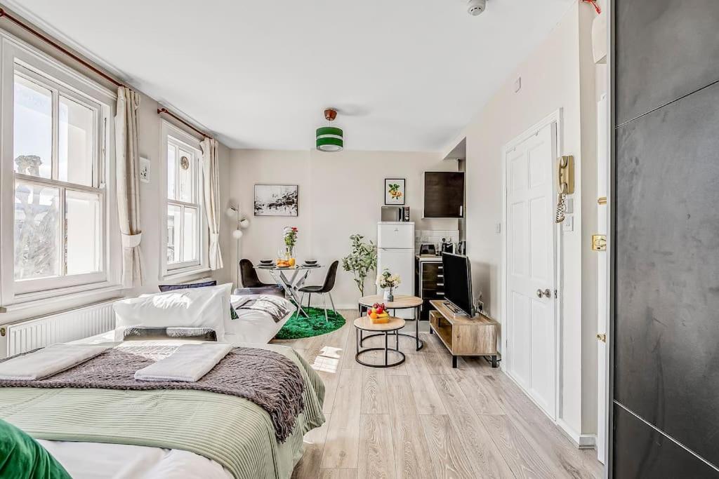 STUDIO FOR CITY EXPLORERS - 3 Min Walk to Station