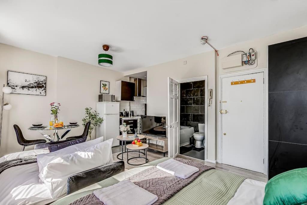 STUDIO FOR CITY EXPLORERS - 3 Min Walk to Station