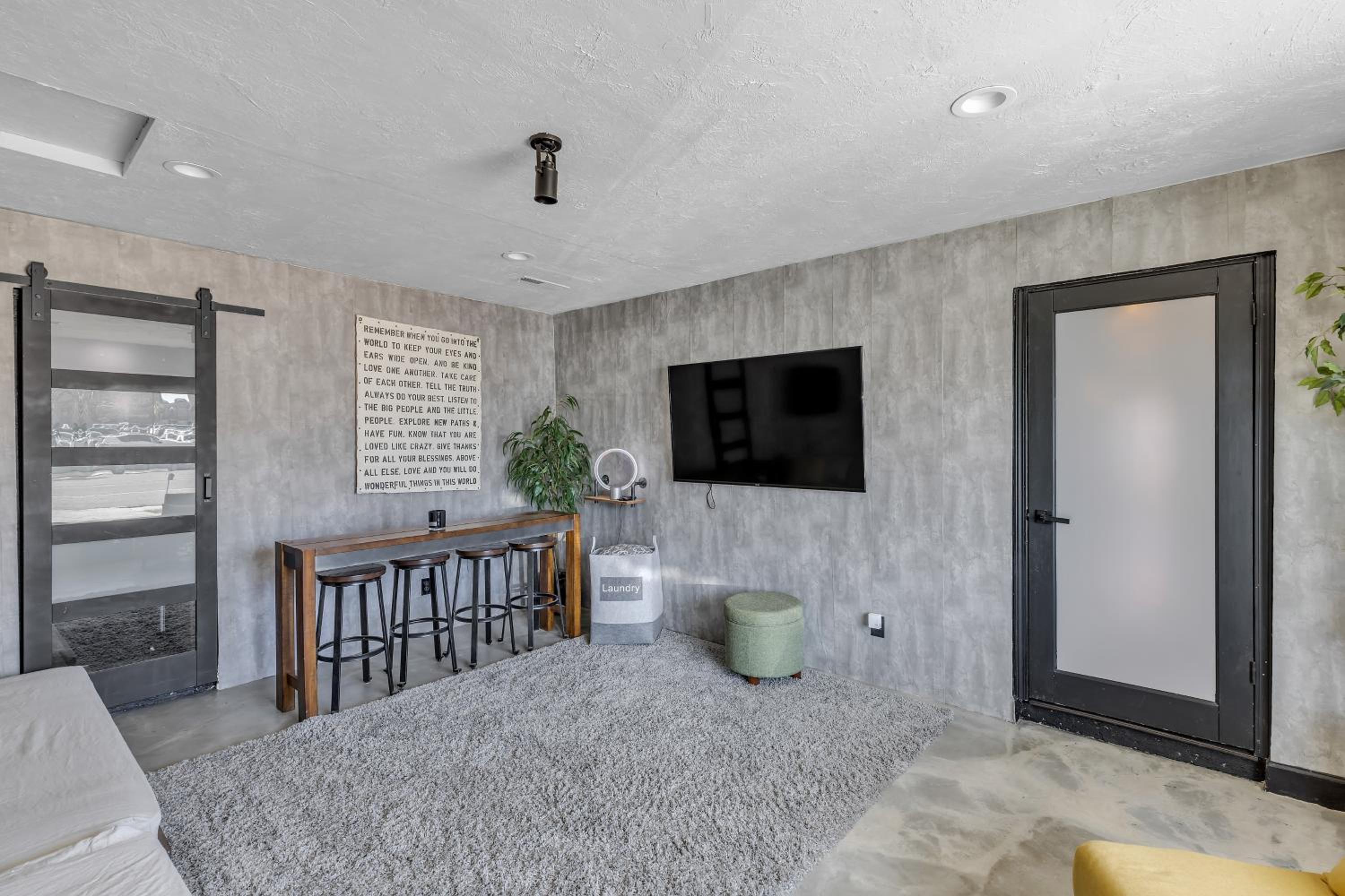 3 Bedroom Oasis Near Zion Pets Free by Utah Tech view 2