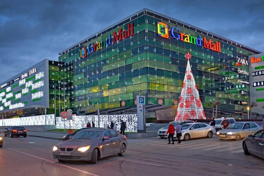 Modern Bright Apartment Close to City Center and Grand MALL