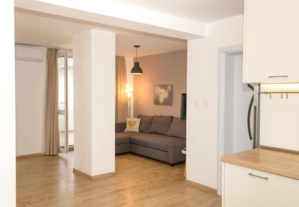 Modern Bright Apartment Close to City Center and Grand MALL