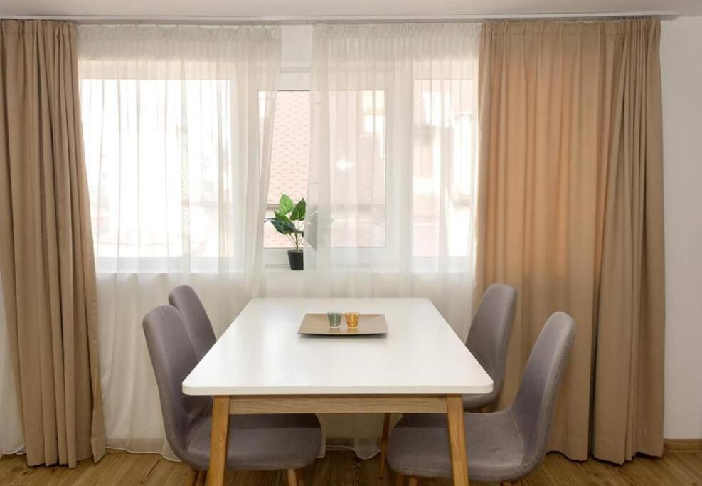 Modern Bright Apartment Close to City Center and Grand MALL