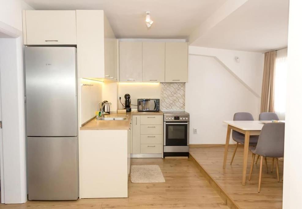 Modern Bright Apartment Close to City Center and Grand MALL
