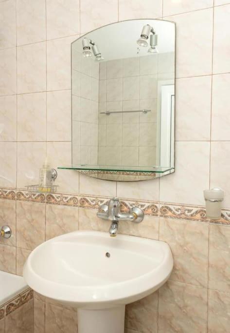 Modern Bright Apartment Close to City Center and Grand MALL