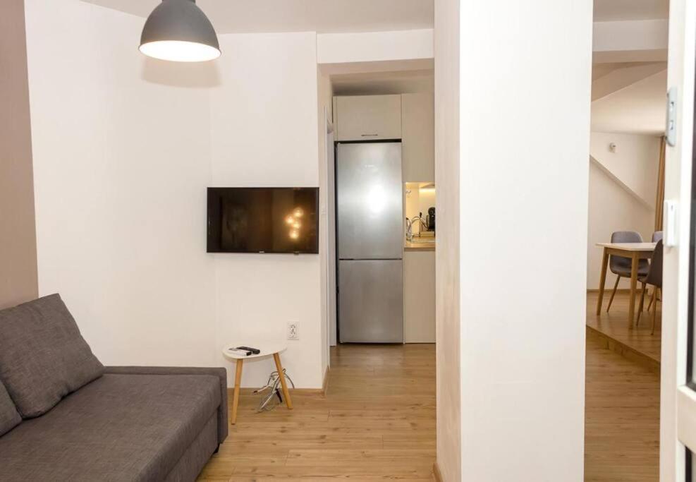 Modern Bright Apartment Close to City Center and Grand MALL