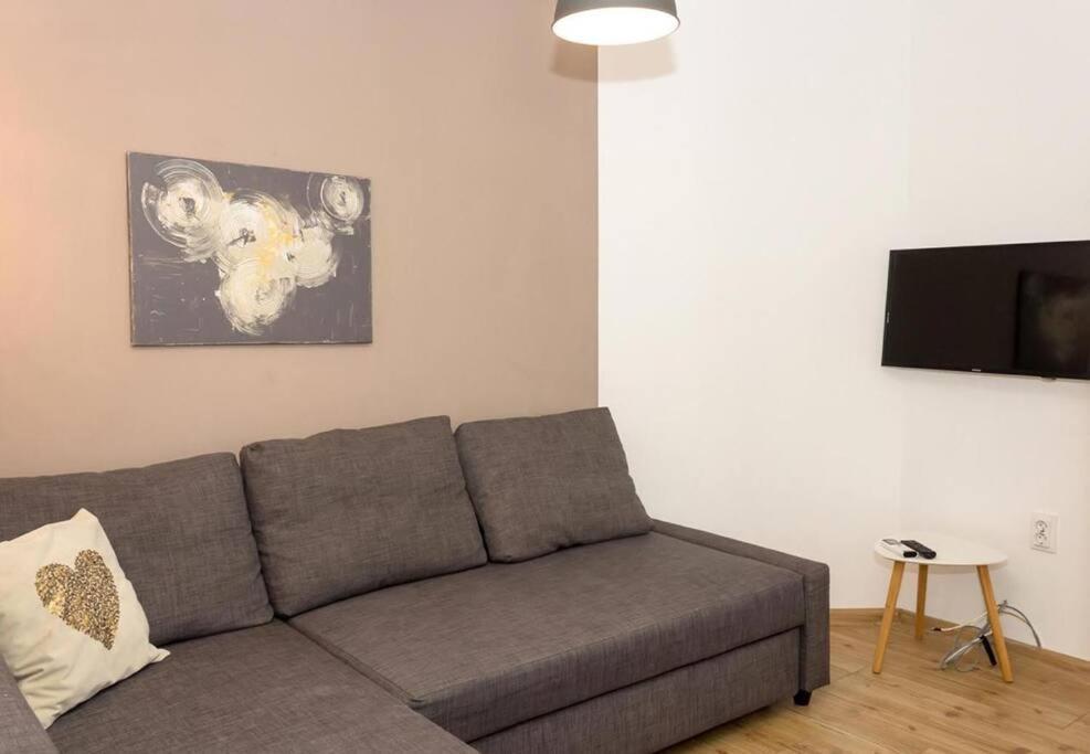 Modern Bright Apartment Close to City Center and Grand MALL