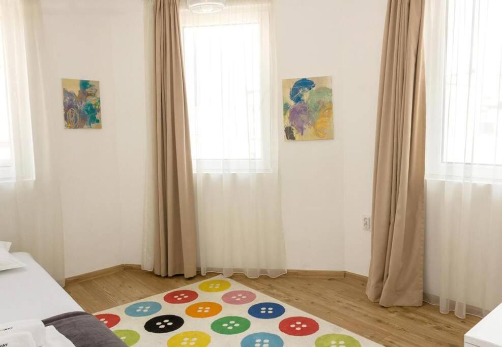 Modern Bright Apartment Close to City Center and Grand MALL