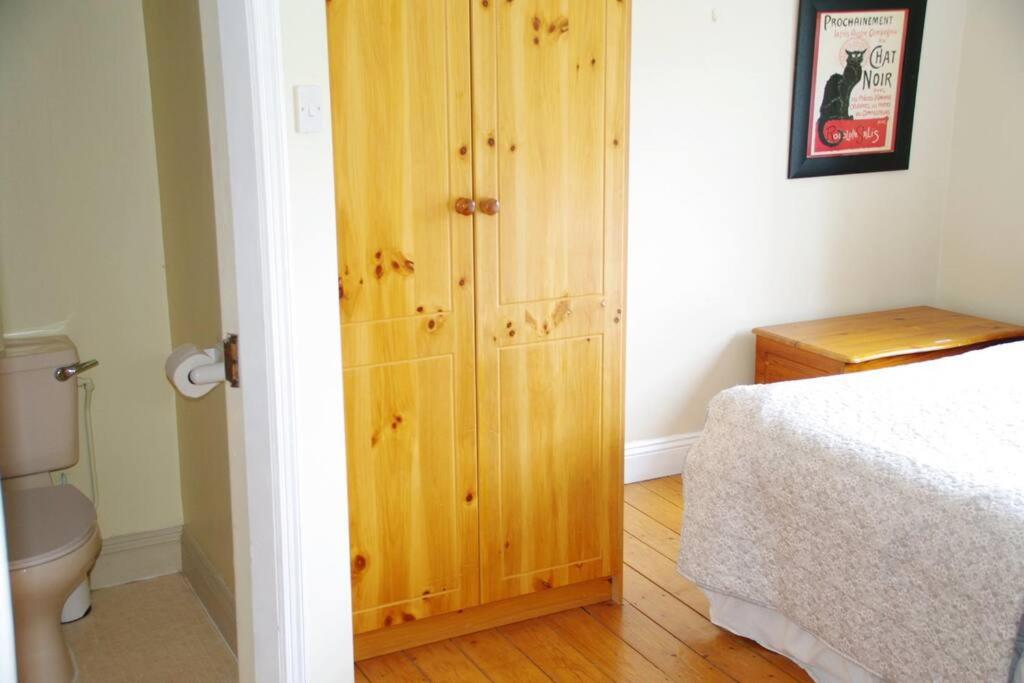 Cosy & convenient beach retreat view 5