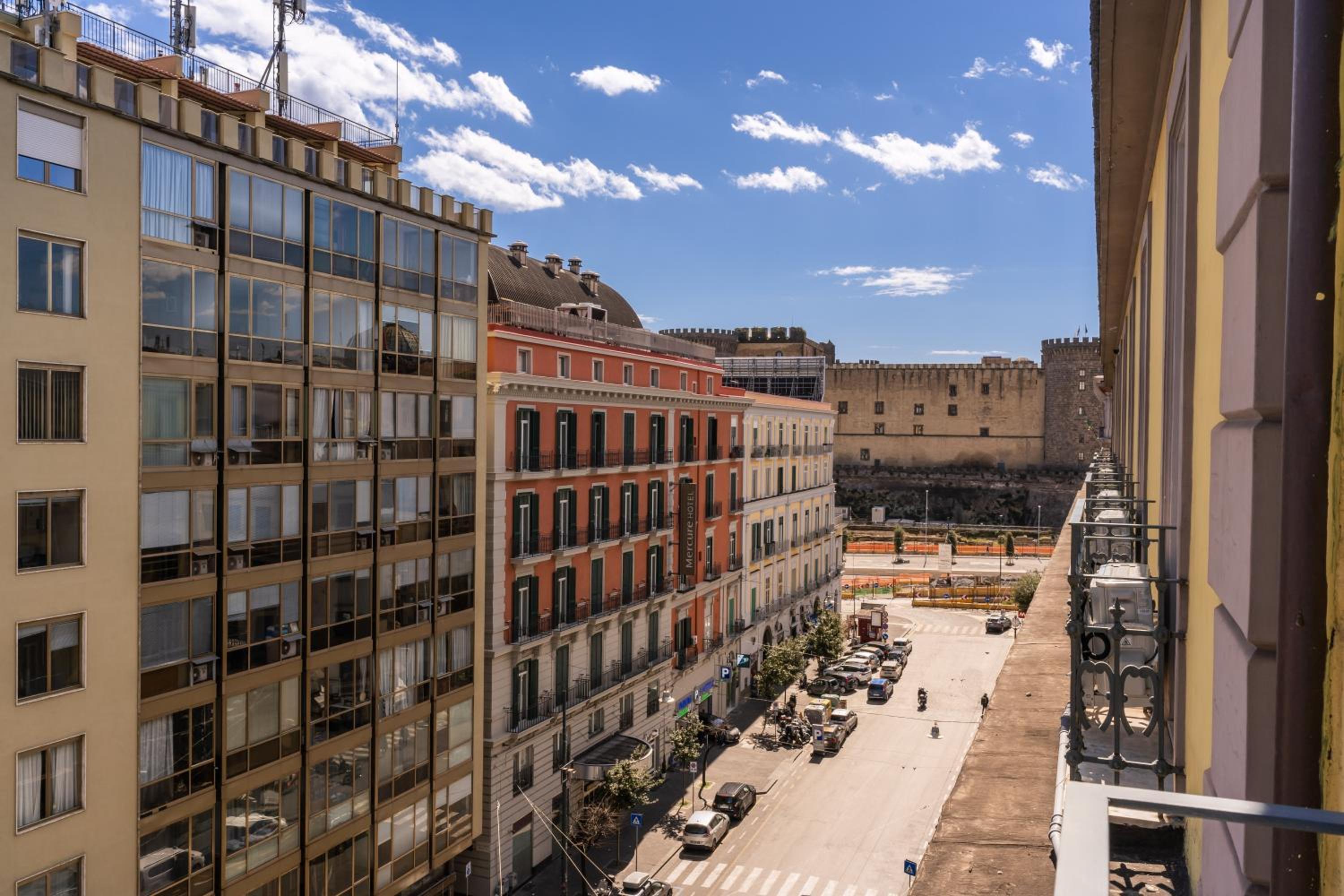 Hotel Le Angioine Rooms - Image 1