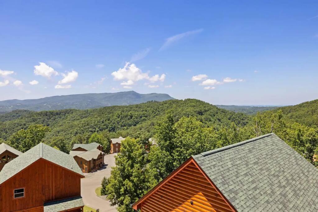 Heated Pool Hot Tub Game Room Mountain Views view 5