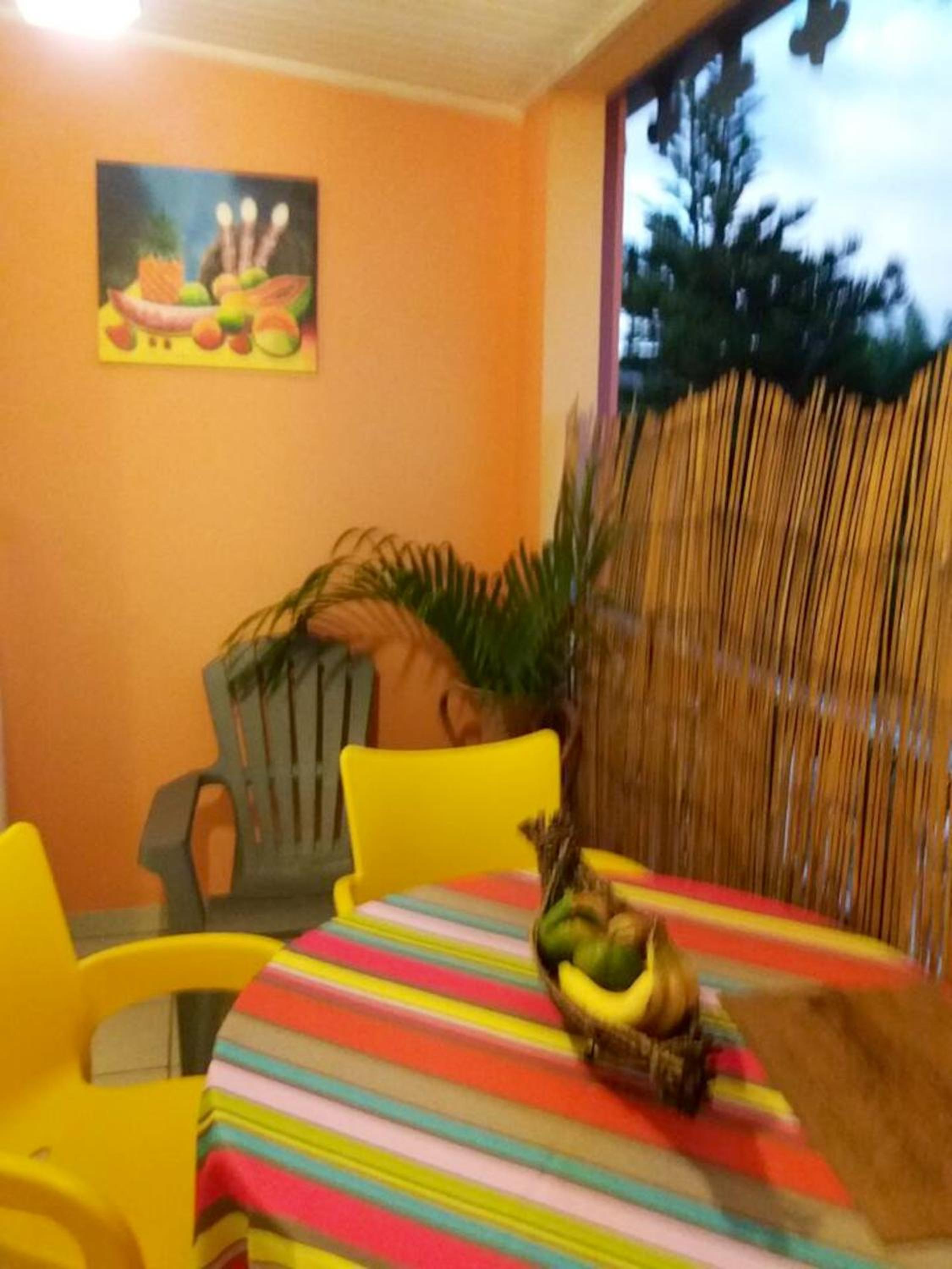 Appartement charmant à Sainte-Anne | 30 m² | Balcon et jardin view 2