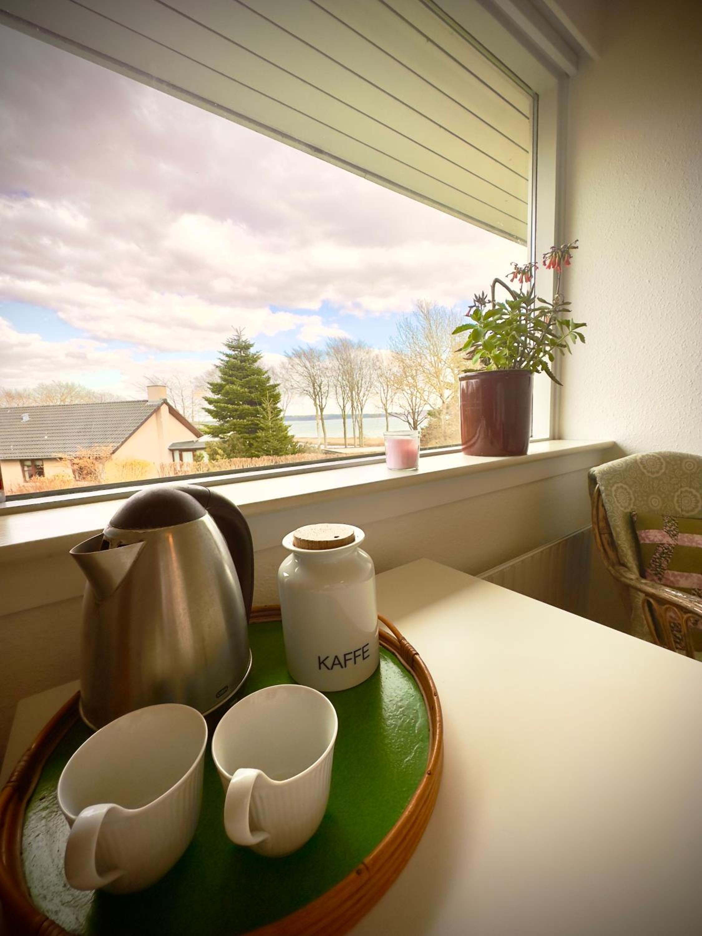 Værelse med udsigt over Limfjorden - rolige omgivelser og adgang til flot have view 5