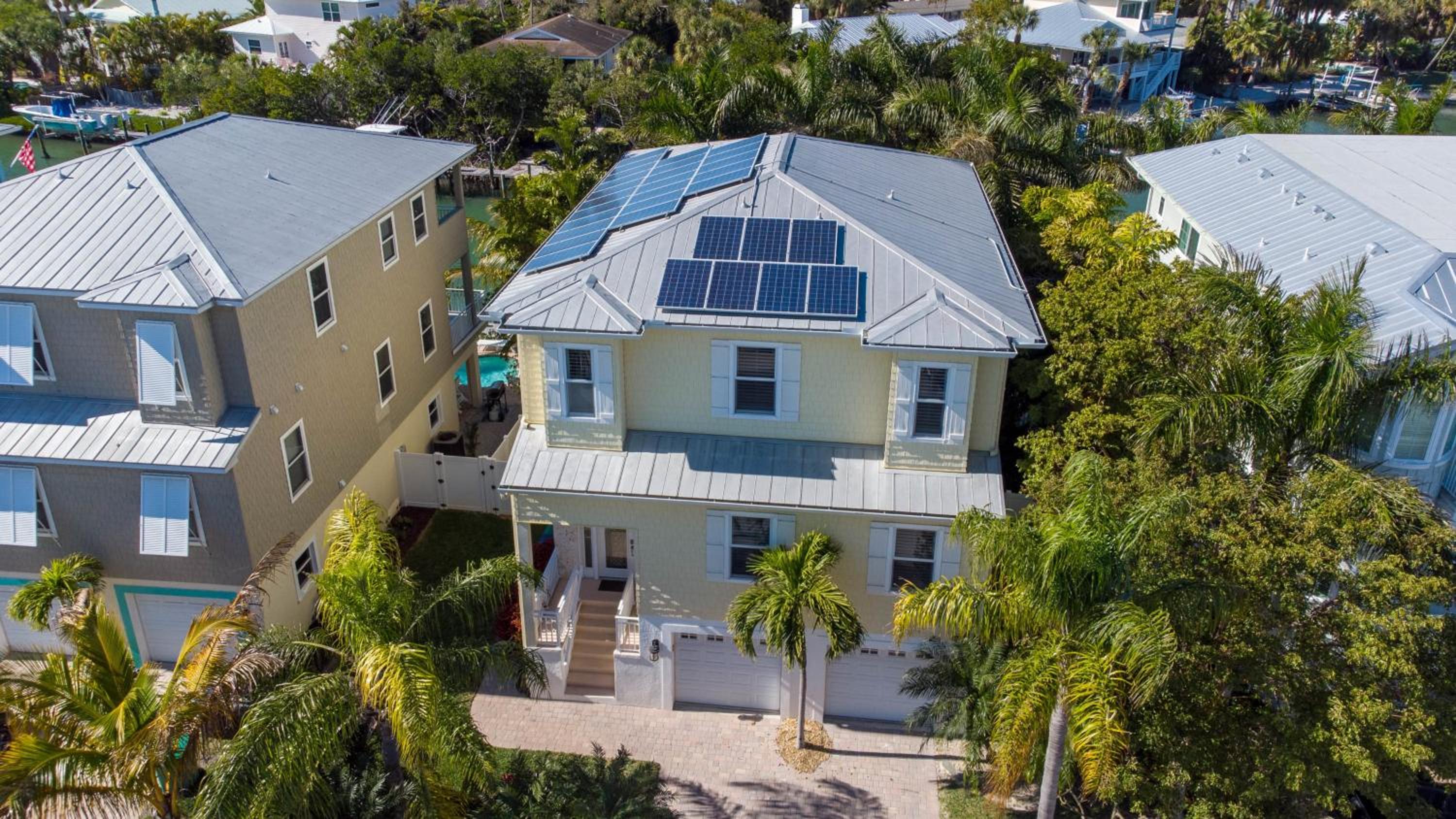 Luxury Waterfront Home With A Heated Pool And Spa! view 4