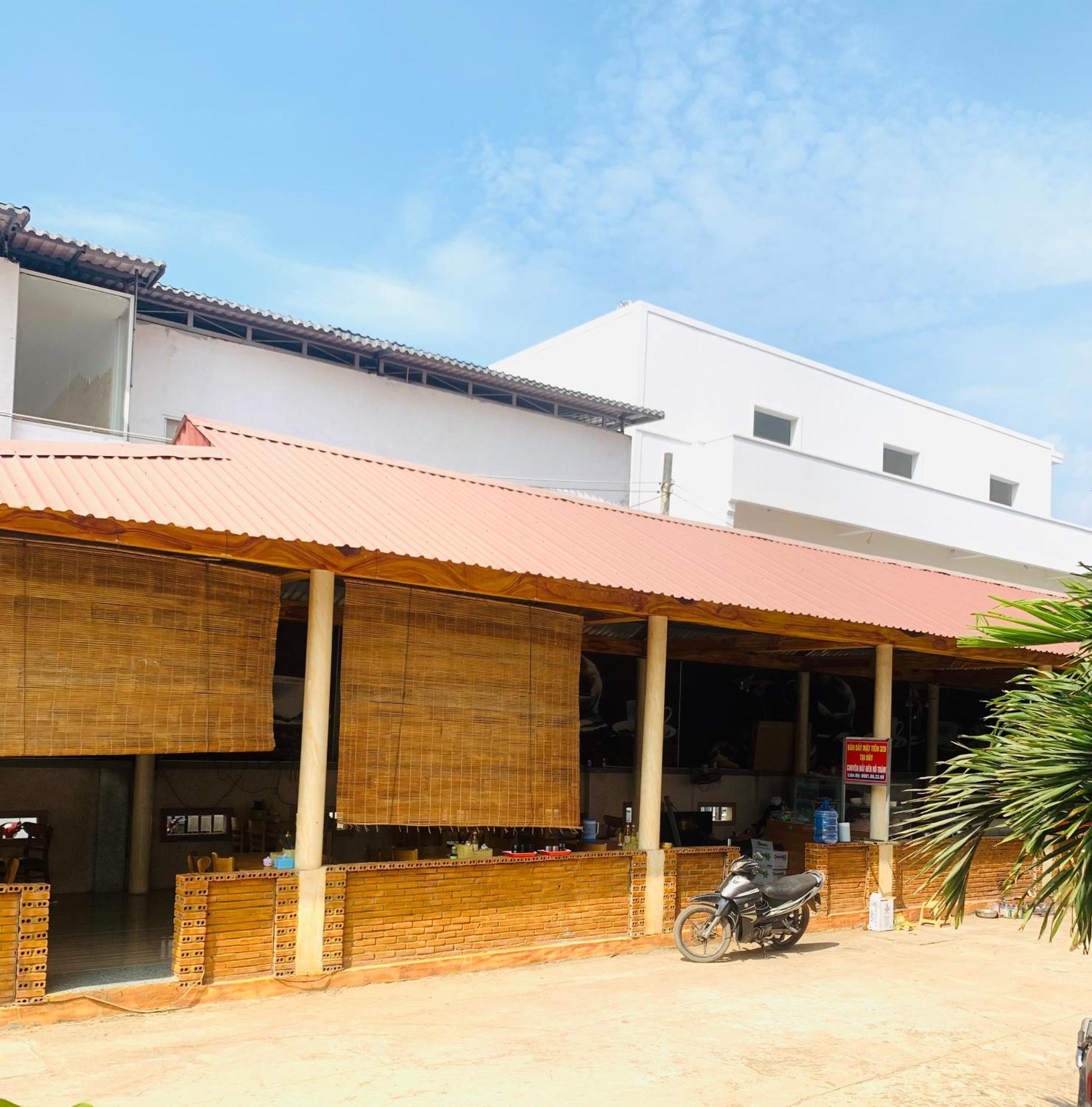 Quang Vinh Hồ Tràm
